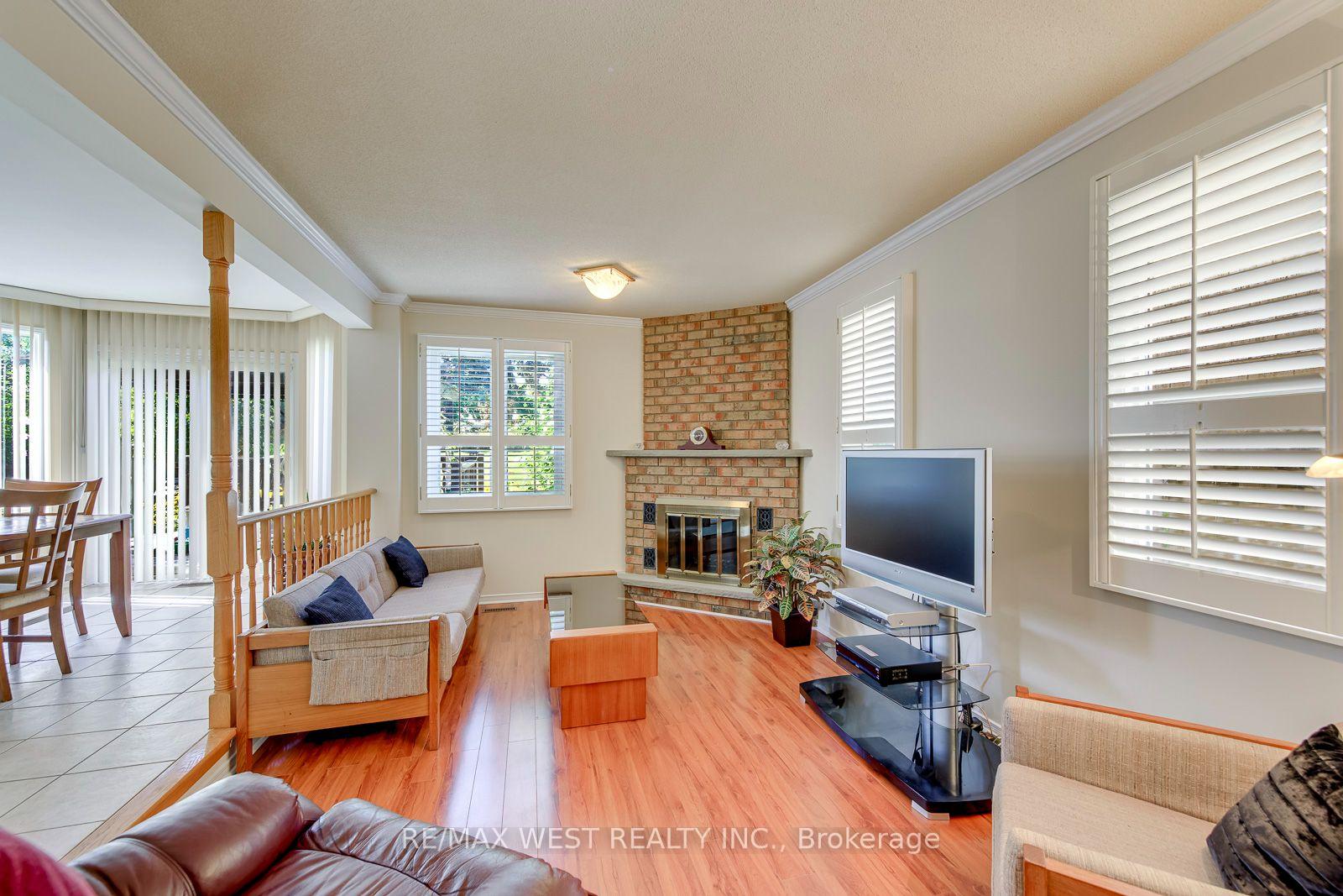 Photo 11 of 413 Camden Circle, Mississauga, Hurontario — HOMEH