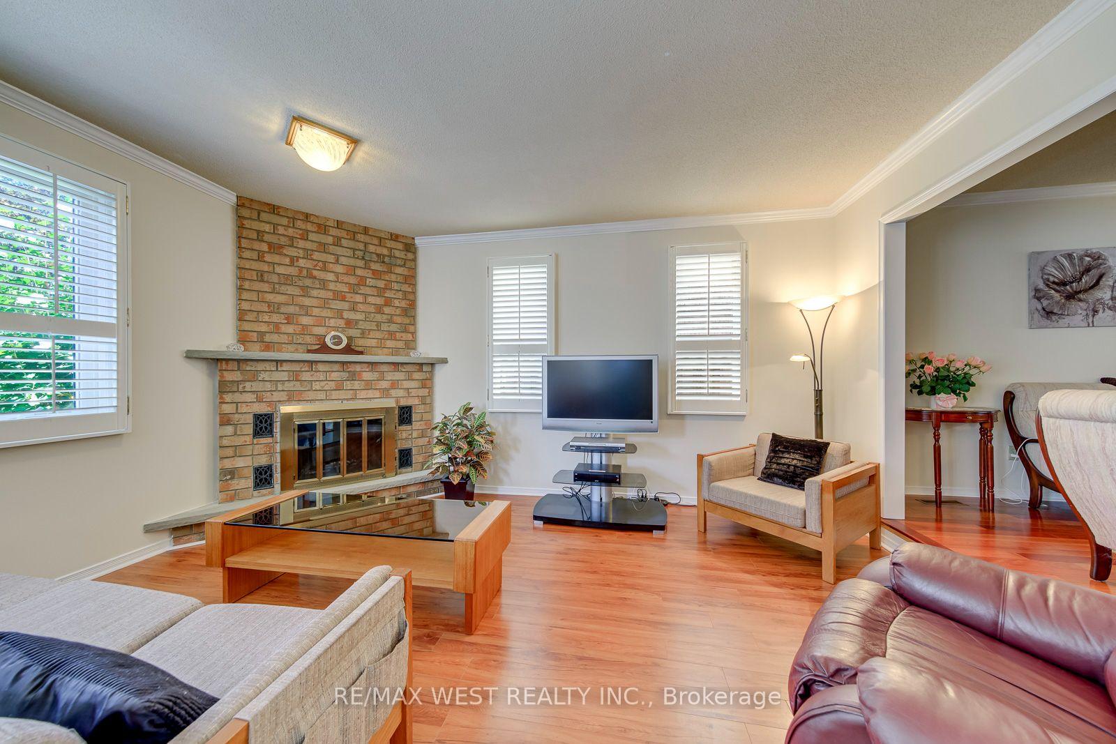 Photo 12 of 413 Camden Circle, Mississauga, Hurontario — HOMEH