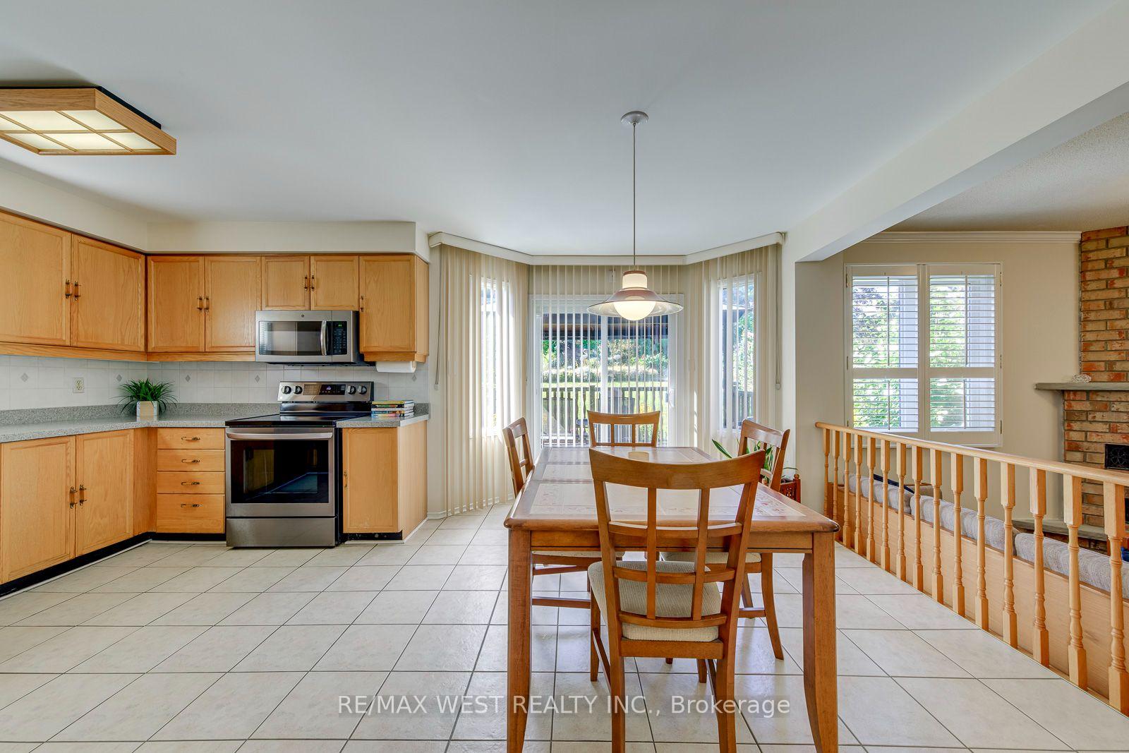 Photo 15 of 413 Camden Circle, Mississauga, Hurontario — HOMEH