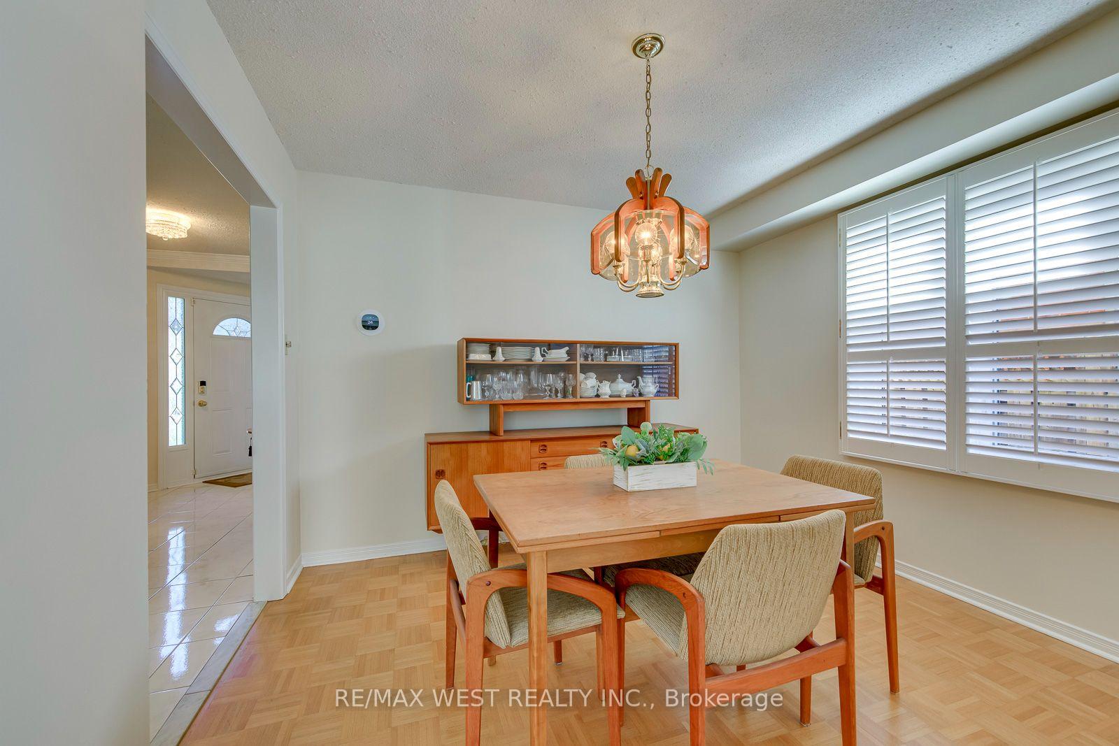 Photo 20 of 413 Camden Circle, Mississauga, Hurontario — HOMEH