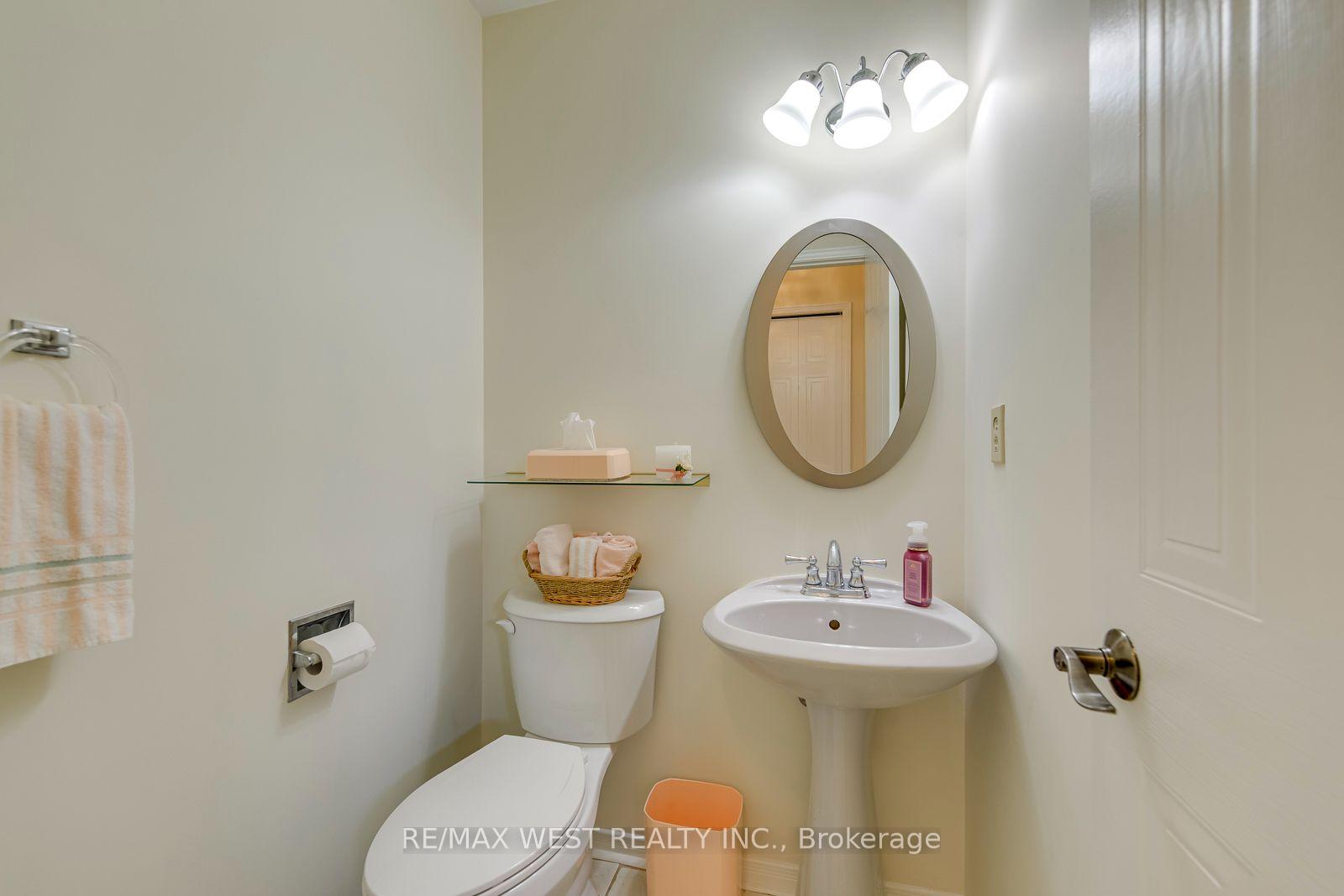 Photo 22 of 413 Camden Circle, Mississauga, Hurontario — HOMEH