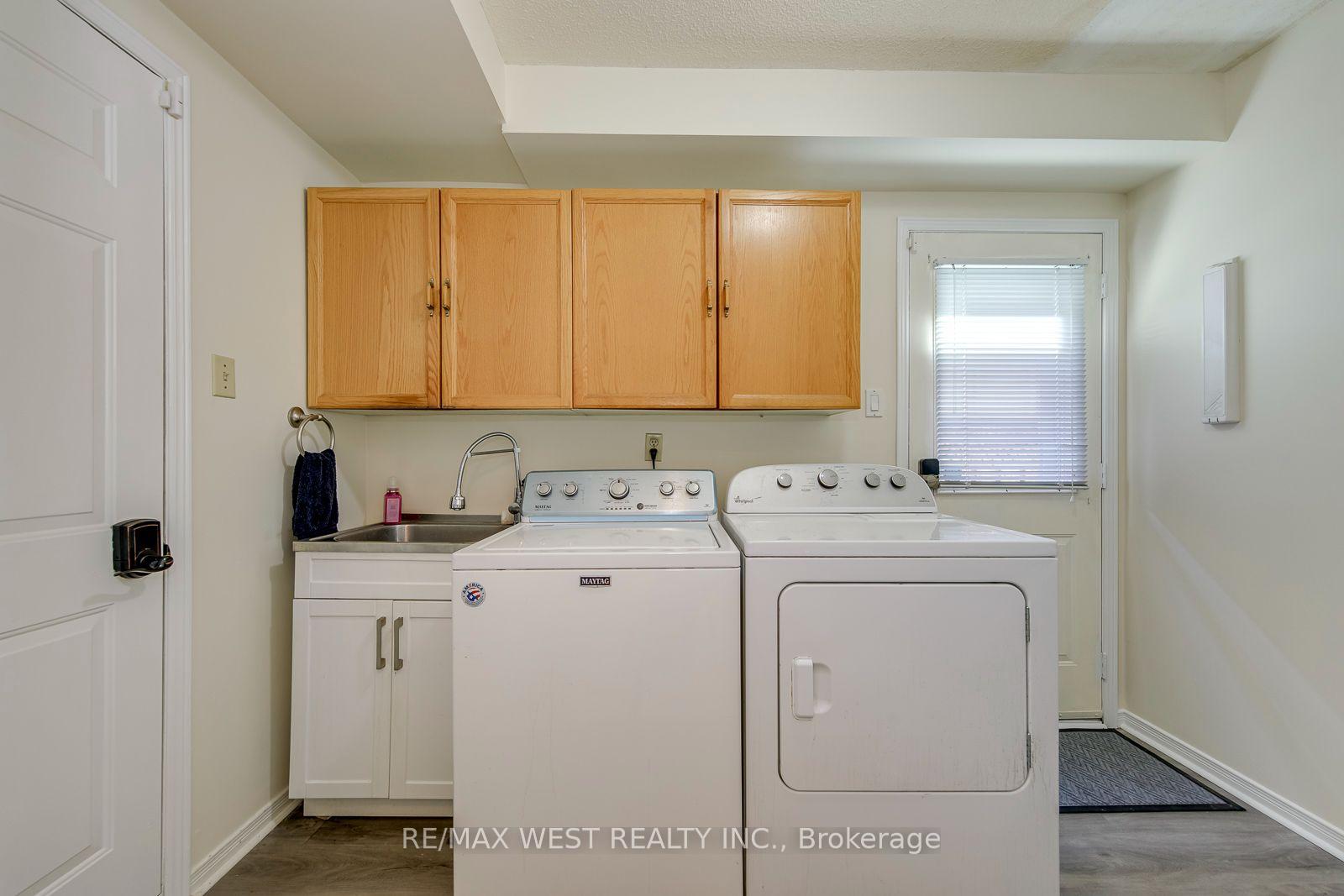 Photo 23 of 413 Camden Circle, Mississauga, Hurontario — HOMEH