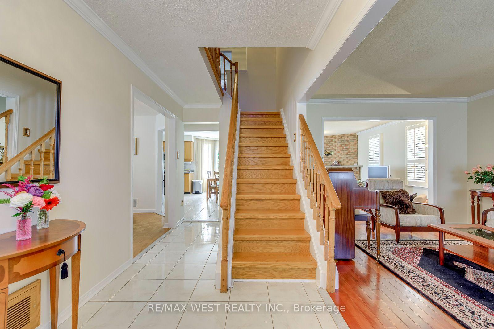 Photo 24 of 413 Camden Circle, Mississauga, Hurontario — HOMEH