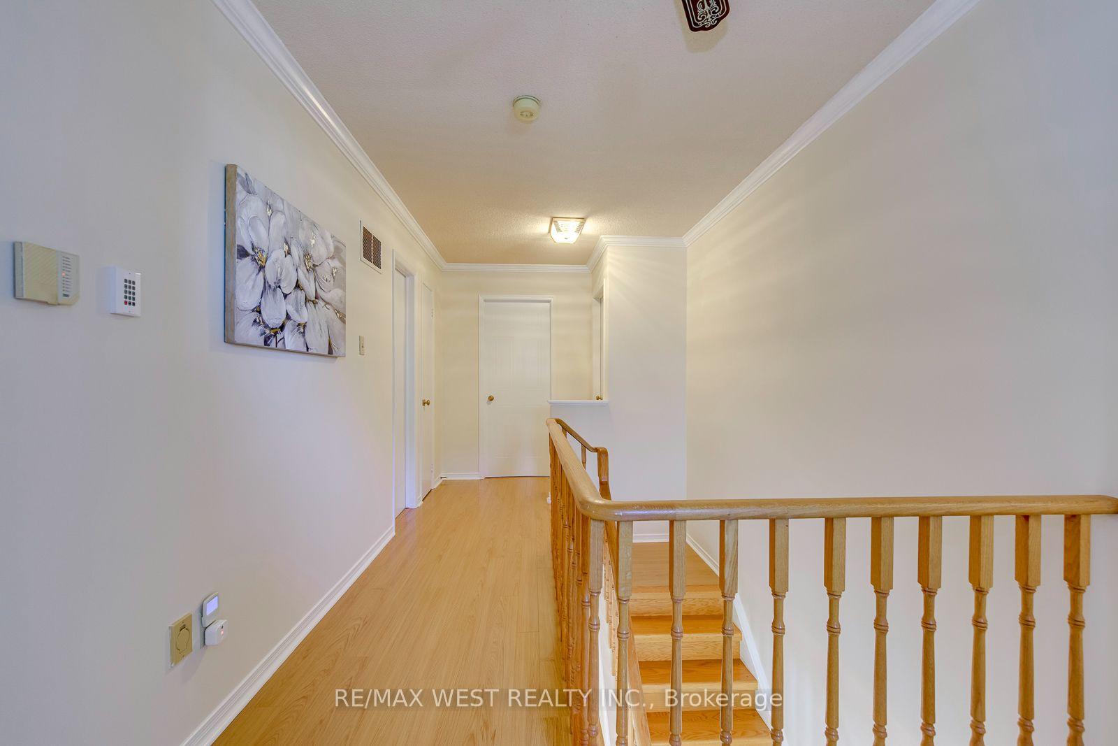 Photo 25 of 413 Camden Circle, Mississauga, Hurontario — HOMEH