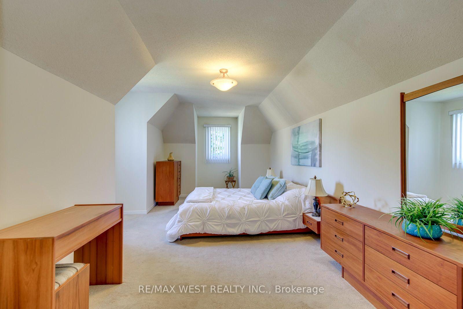Photo 27 of 413 Camden Circle, Mississauga, Hurontario — HOMEH