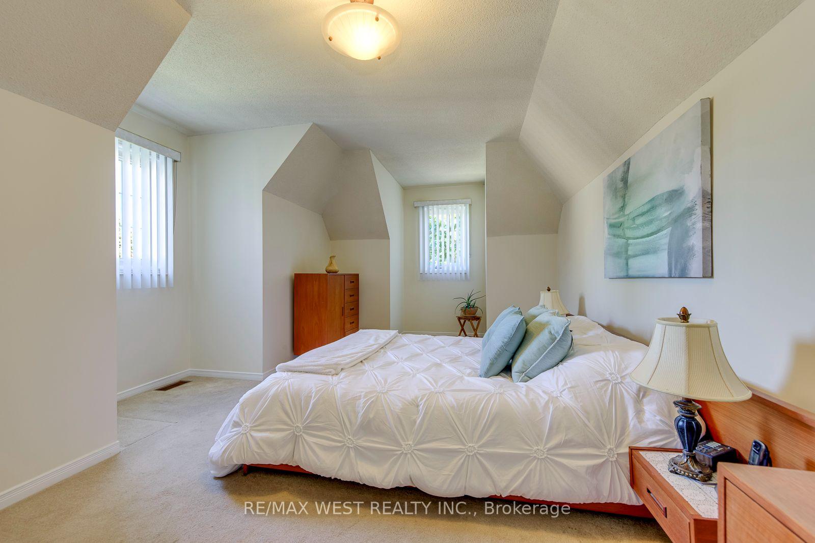 Photo 28 of 413 Camden Circle, Mississauga, Hurontario — HOMEH