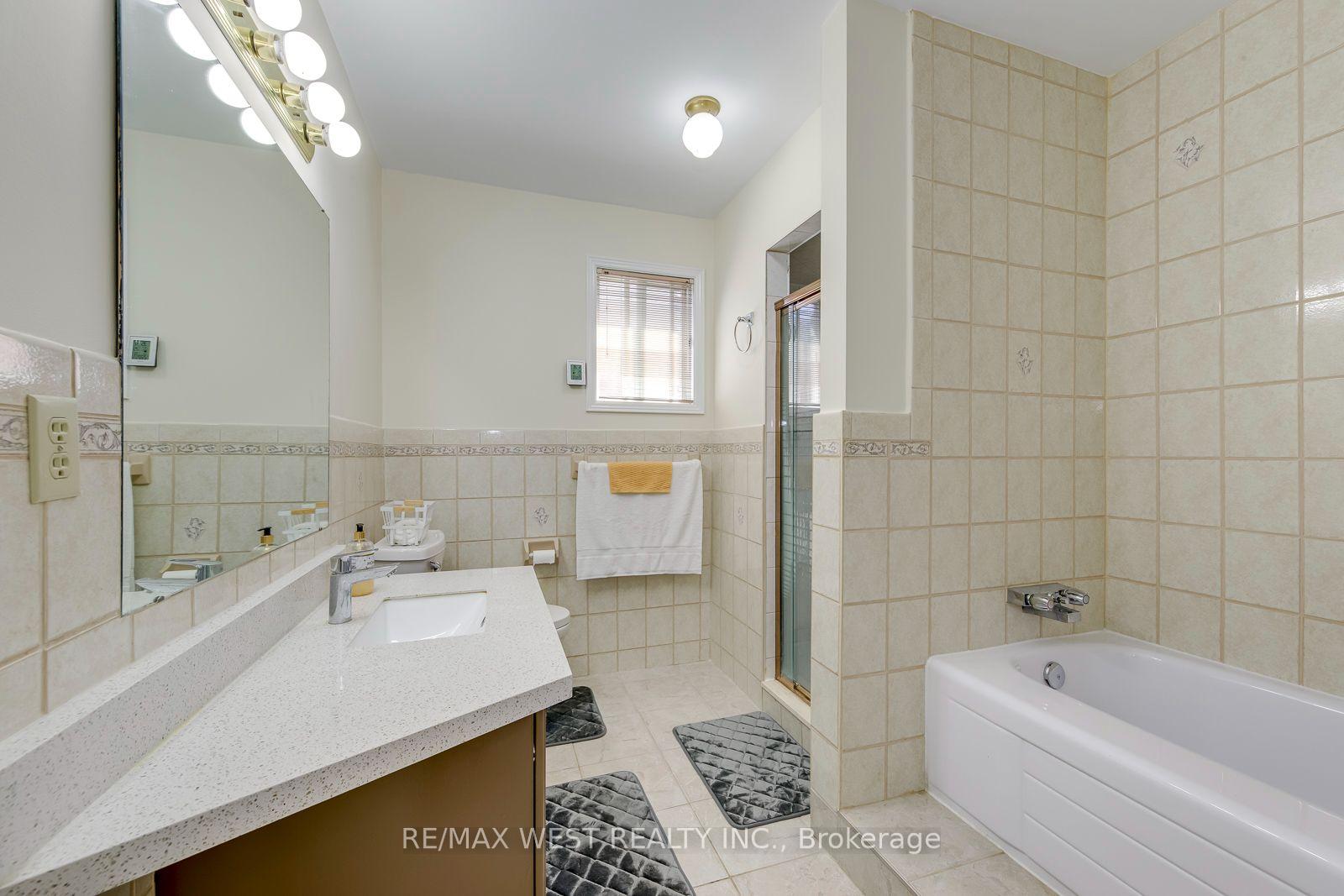 Photo 31 of 413 Camden Circle, Mississauga, Hurontario — HOMEH