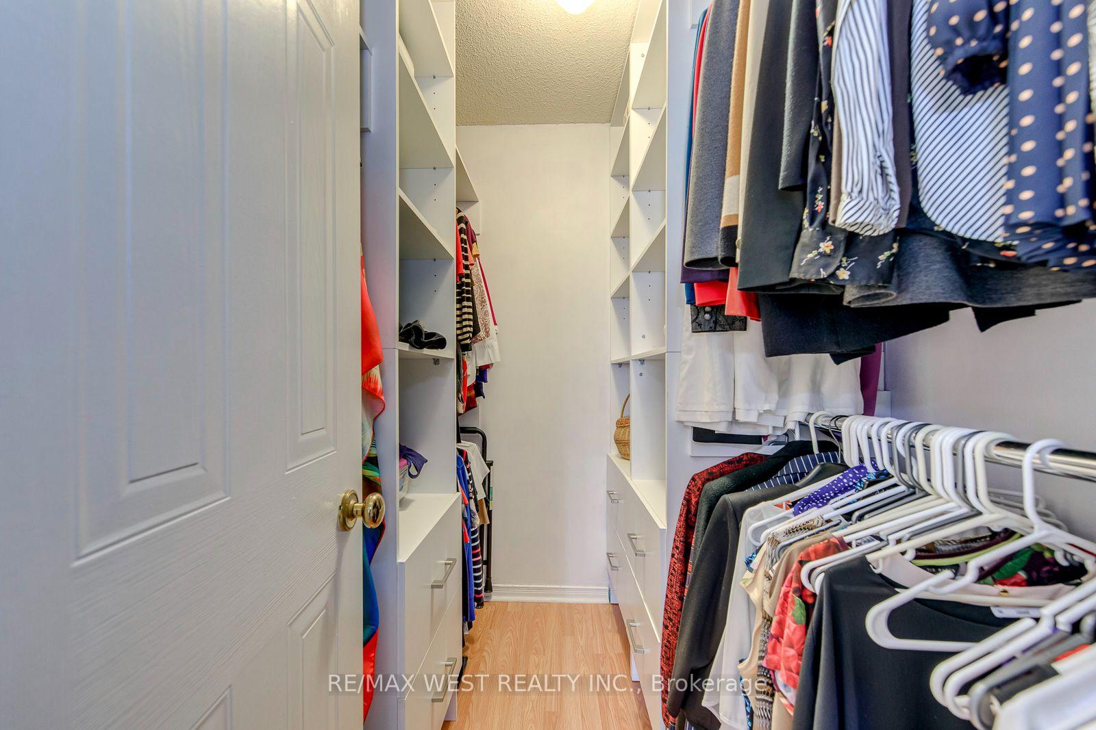 Photo 33 of 413 Camden Circle, Mississauga, Hurontario — HOMEH