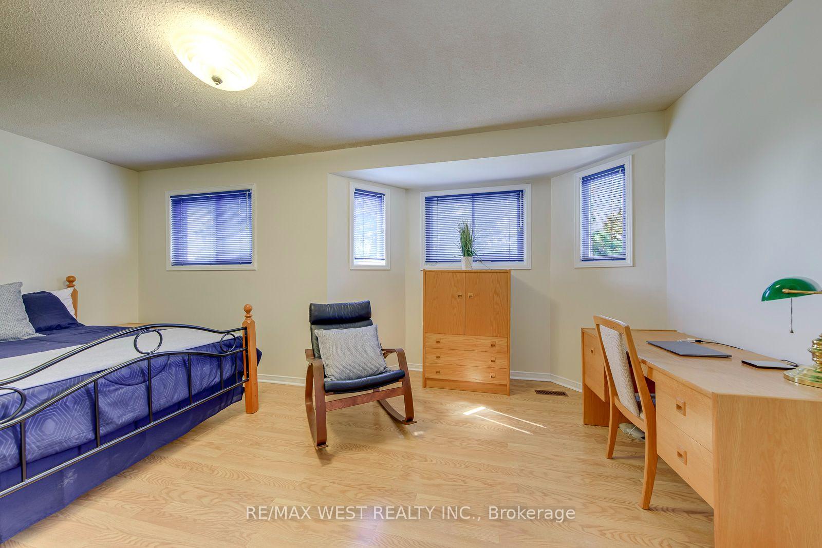 Photo 34 of 413 Camden Circle, Mississauga, Hurontario — HOMEH