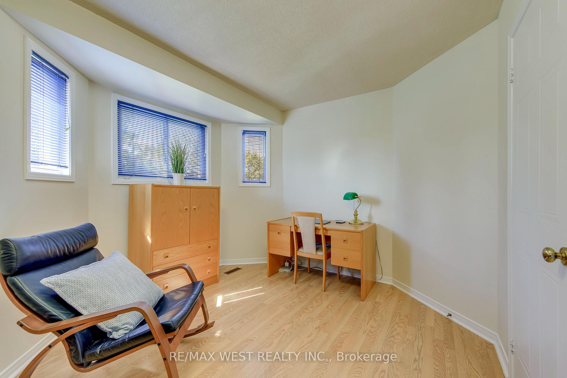 Photo 36 of 413 Camden Circle, Mississauga, Hurontario — HOMEH