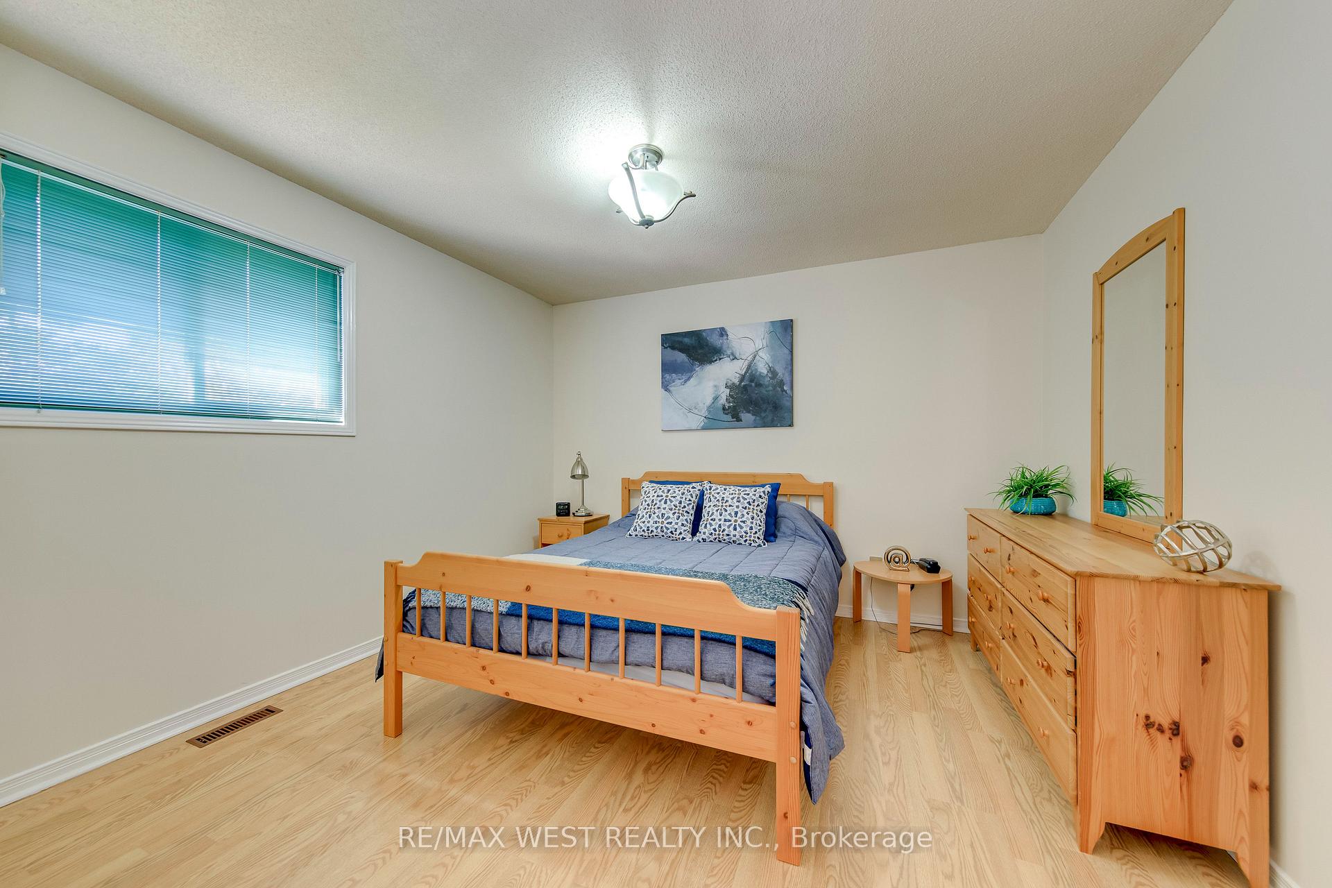 Photo 37 of 413 Camden Circle, Mississauga, Hurontario — HOMEH