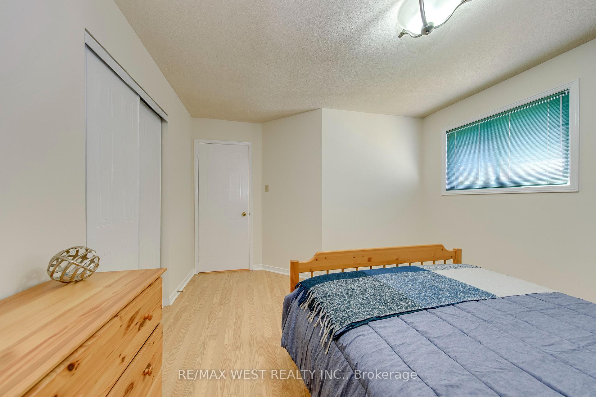 Photo 38 of 413 Camden Circle, Mississauga, Hurontario — HOMEH