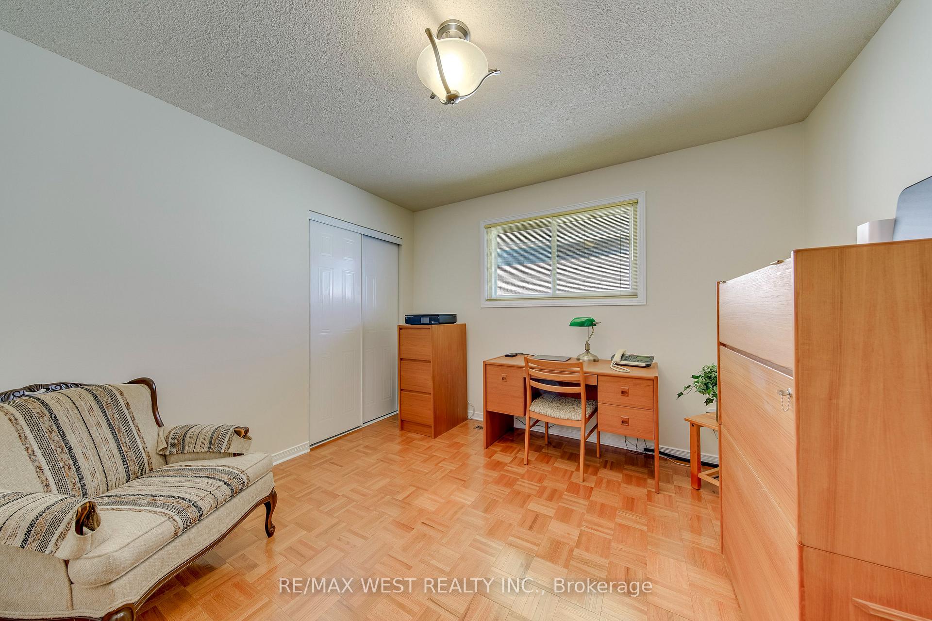 Photo 39 of 413 Camden Circle, Mississauga, Hurontario — HOMEH