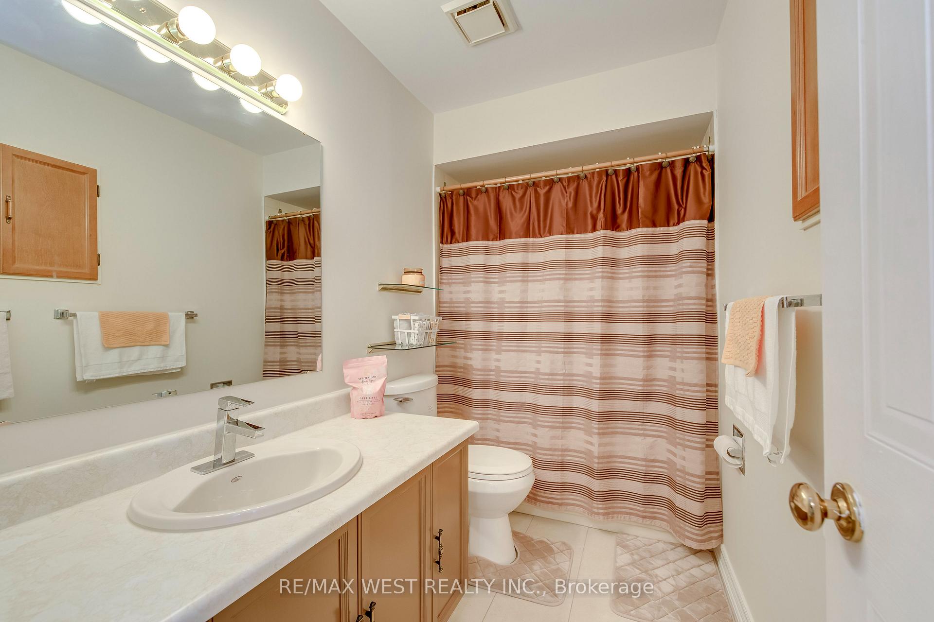 Photo 41 of 413 Camden Circle, Mississauga, Hurontario — HOMEH