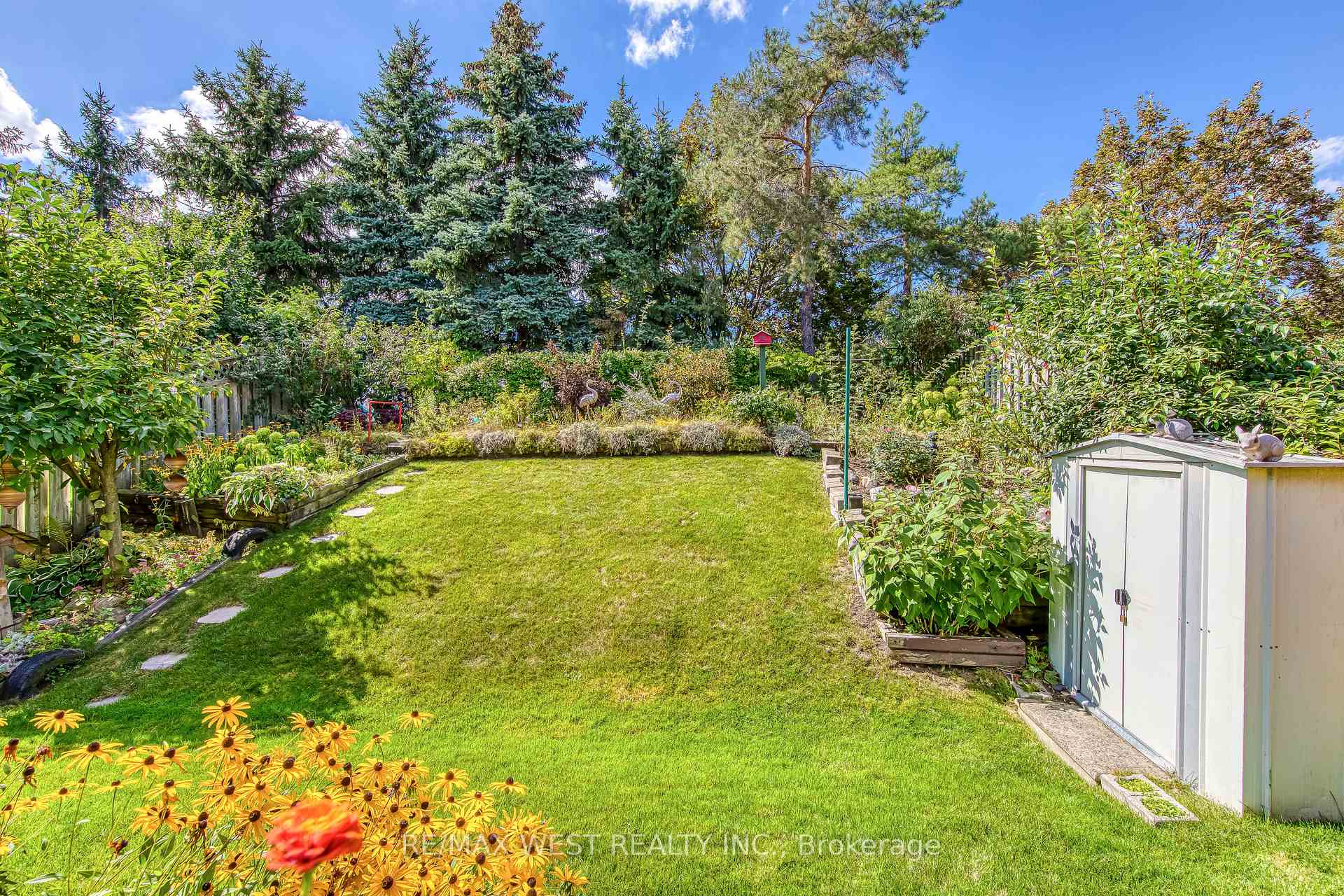 Photo 43 of 413 Camden Circle, Mississauga, Hurontario — HOMEH