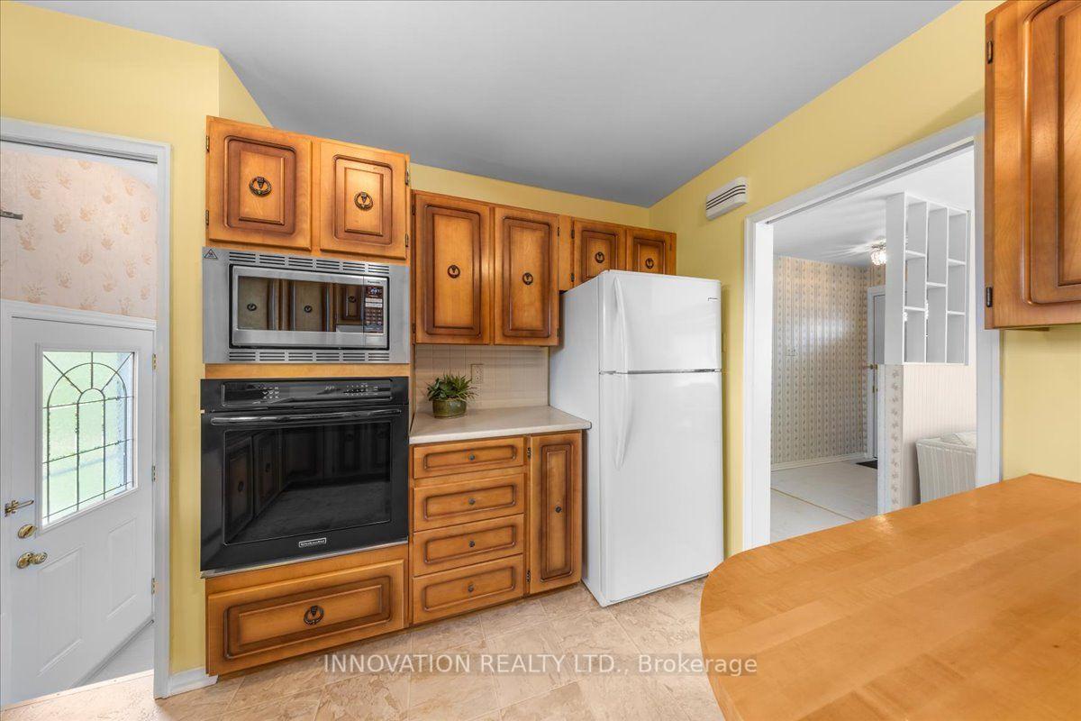 Photo 10 of 25 Brent Avenue, Ottawa, Manordale — HOMEH
