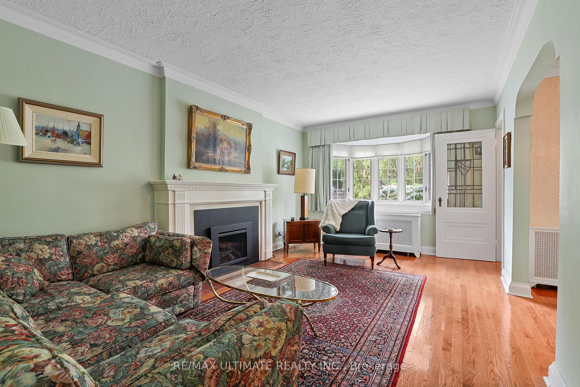 Photo 2 of 191 Glenvale Boulevard, Toronto, Leaside — HOMEH