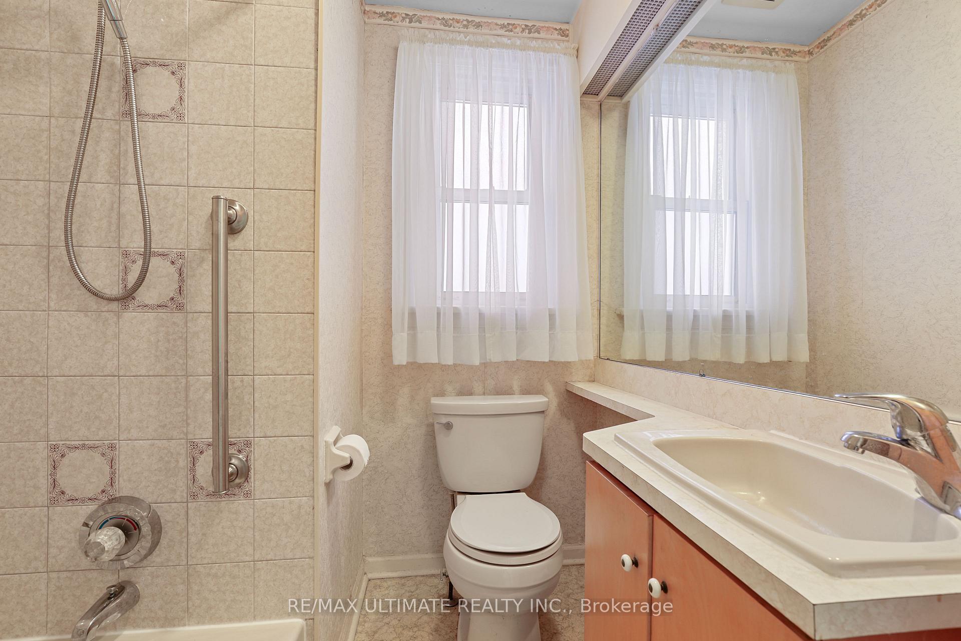 Photo 13 of 191 Glenvale Boulevard, Toronto, Leaside — HOMEH