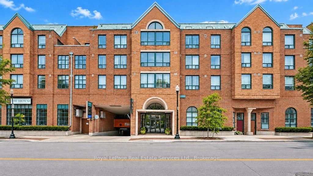 Front of Unit 305, 221 Robinson Street