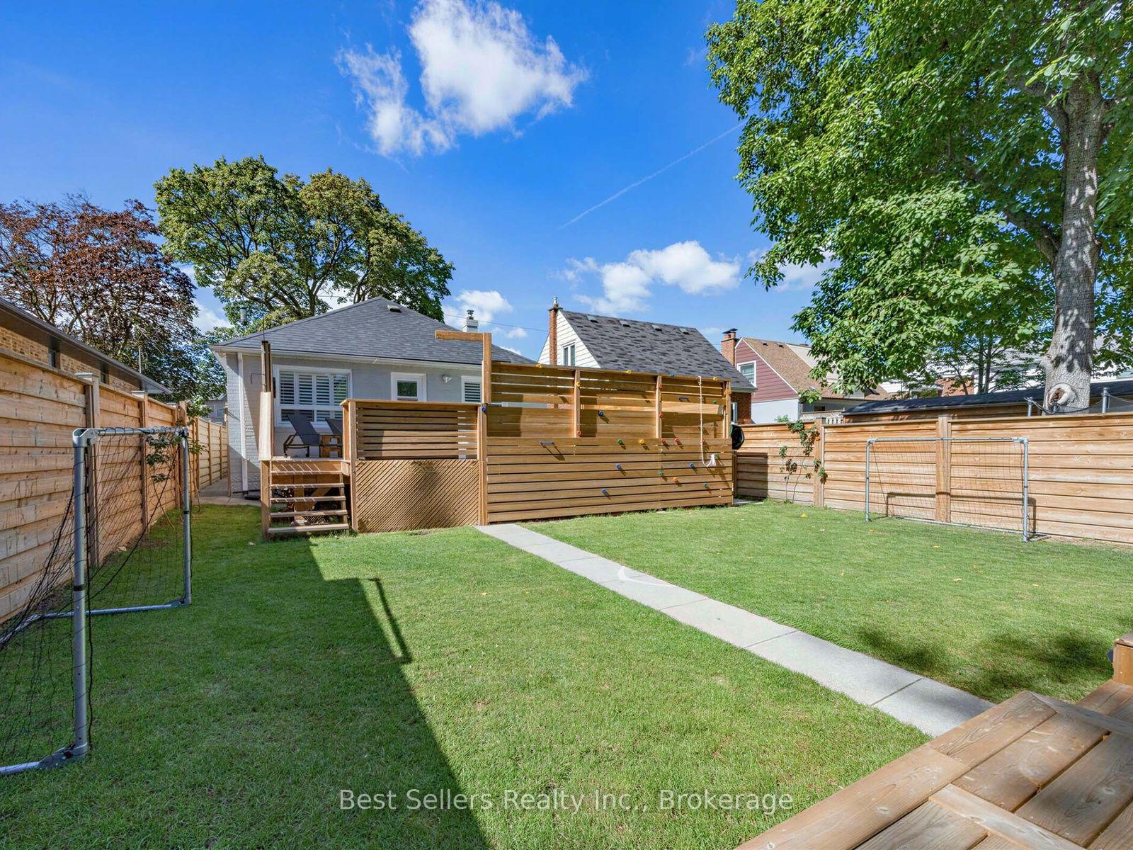 Photo 2 of 37 Wilmar Road, Etobicoke, Islington-City Centre West — HOMEH