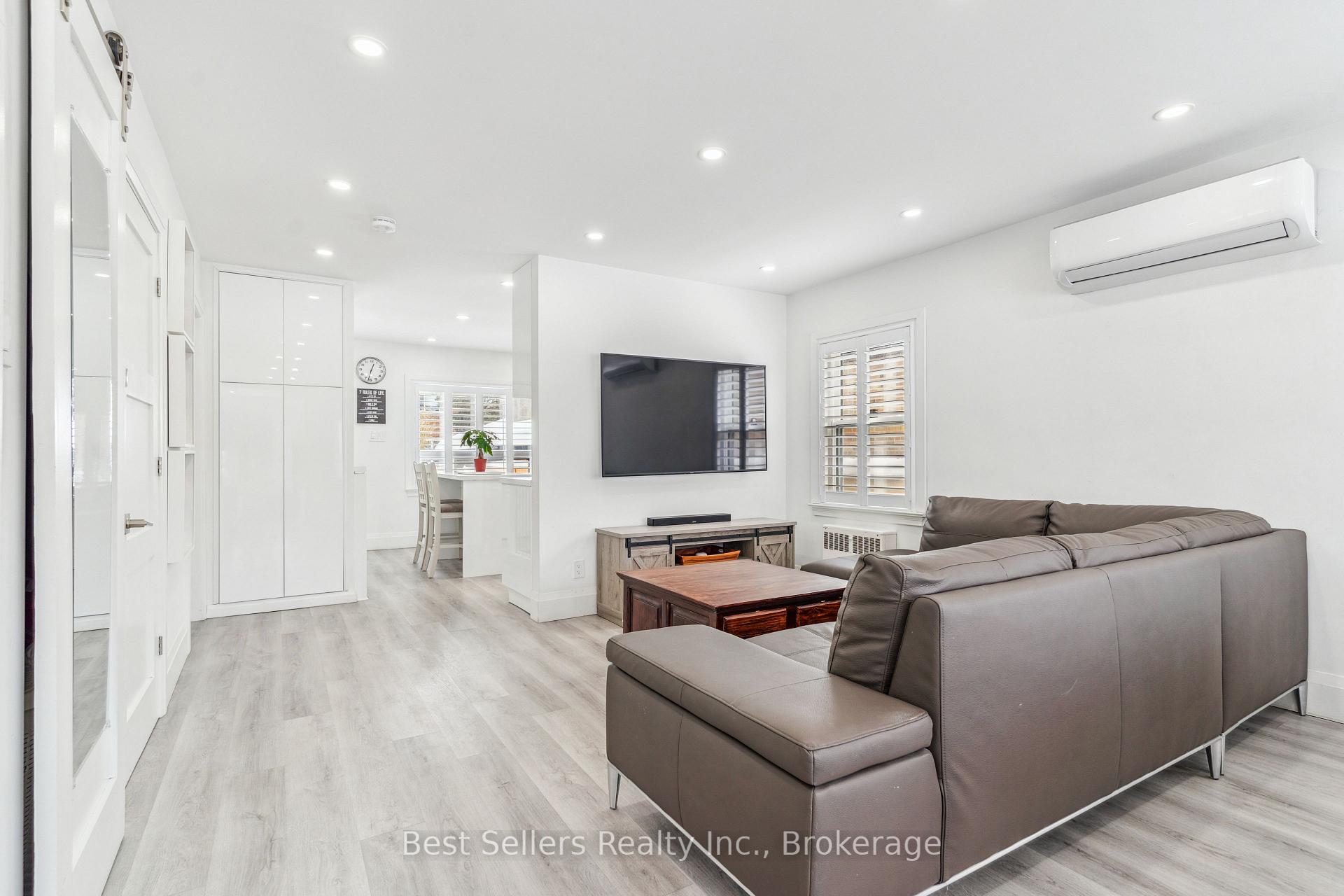 Photo 10 of 37 Wilmar Road, Etobicoke, Islington-City Centre West — HOMEH