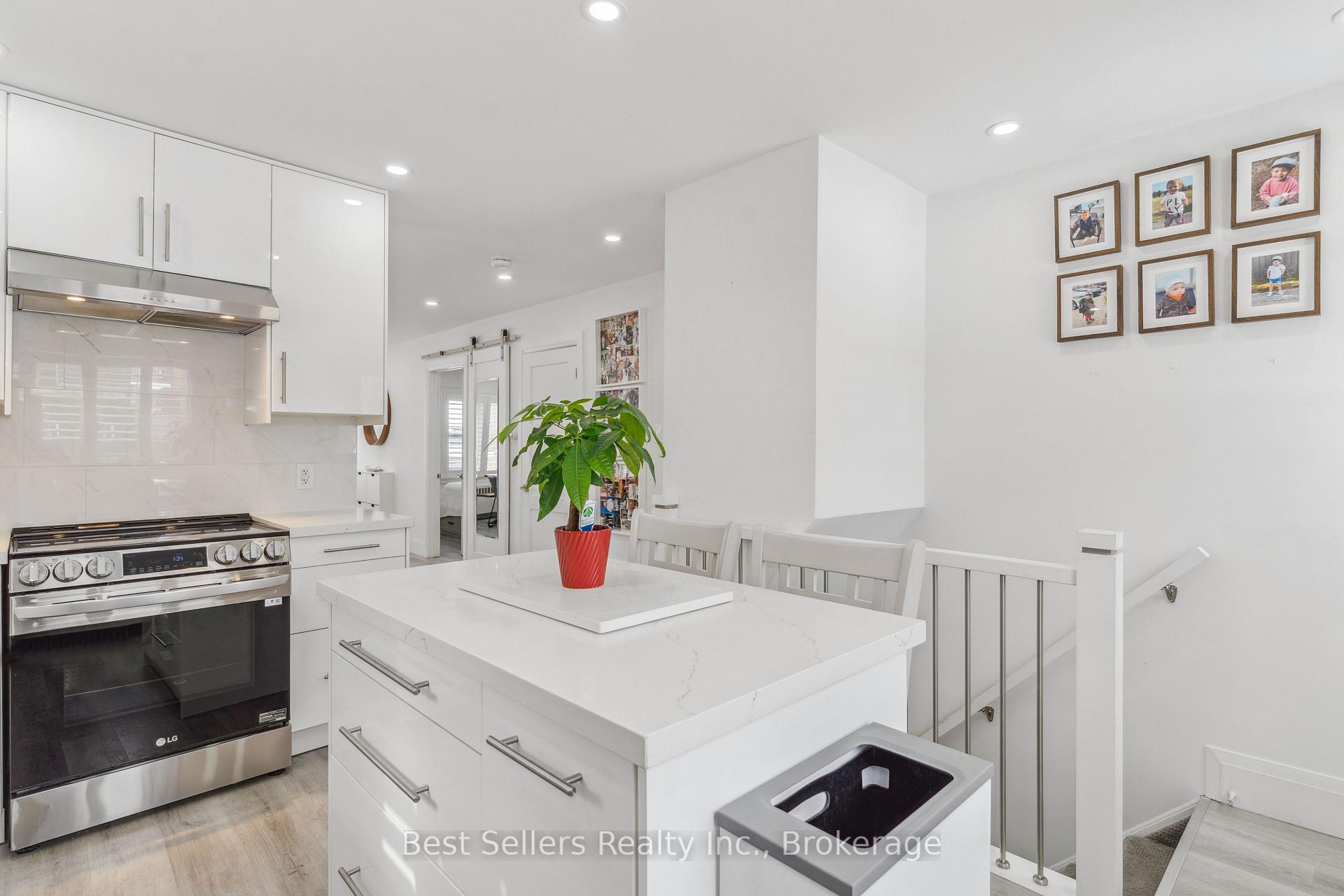 Photo 13 of 37 Wilmar Road, Etobicoke, Islington-City Centre West — HOMEH