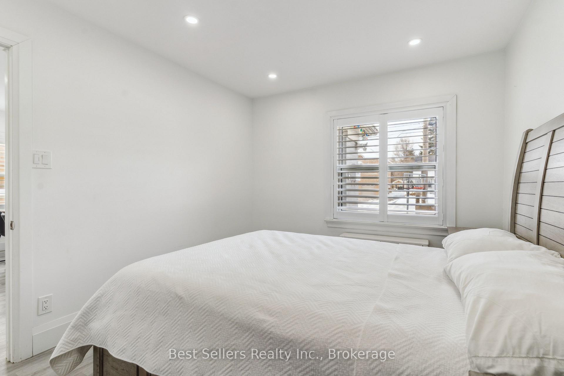 Photo 17 of 37 Wilmar Road, Etobicoke, Islington-City Centre West — HOMEH