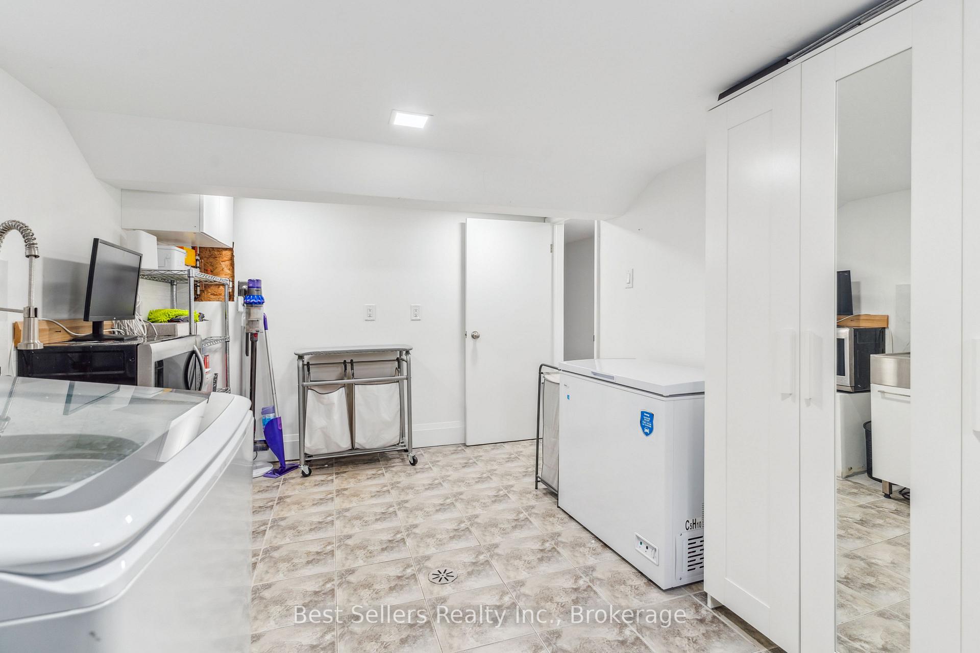 Photo 22 of 37 Wilmar Road, Etobicoke, Islington-City Centre West — HOMEH