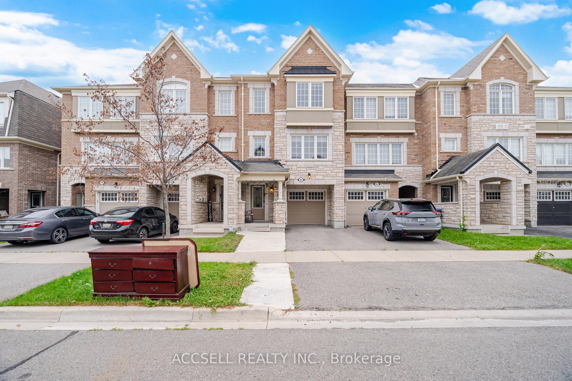 Photo 2 of 80 Bannister Crescent, Brampton, Northwest Brampton — HOMEH