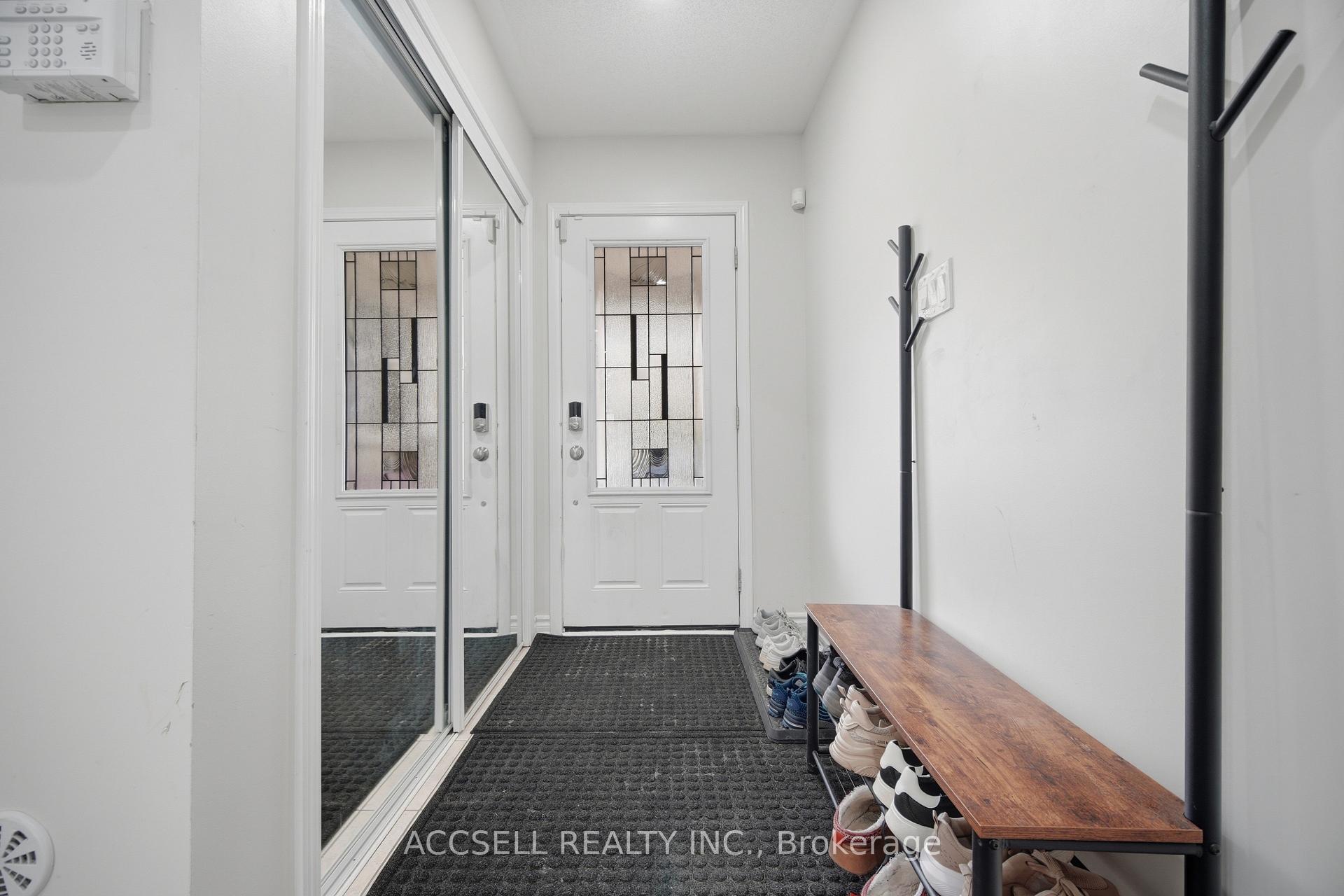 Photo 5 of 80 Bannister Crescent, Brampton, Northwest Brampton — HOMEH