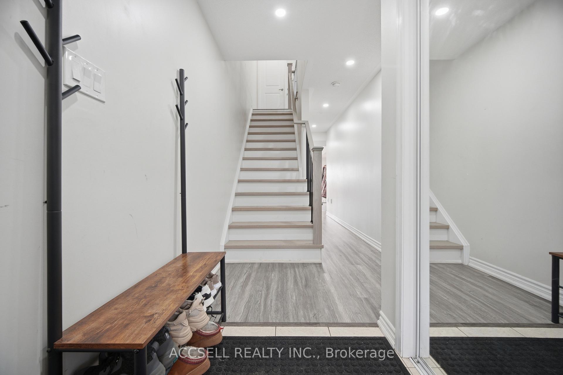 Photo 6 of 80 Bannister Crescent, Brampton, Northwest Brampton — HOMEH