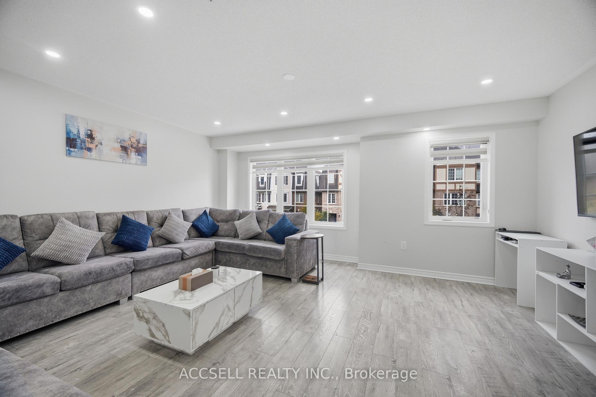 Photo 8 of 80 Bannister Crescent, Brampton, Northwest Brampton — HOMEH