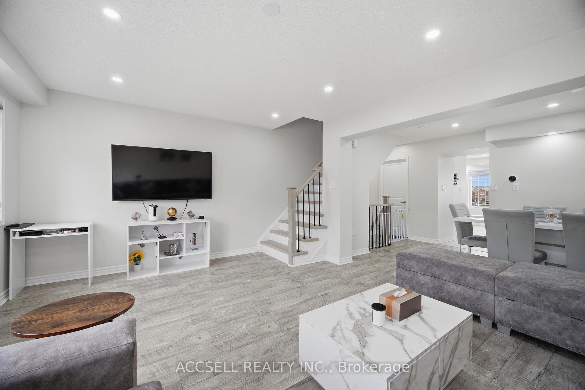 Photo 10 of 80 Bannister Crescent, Brampton, Northwest Brampton — HOMEH