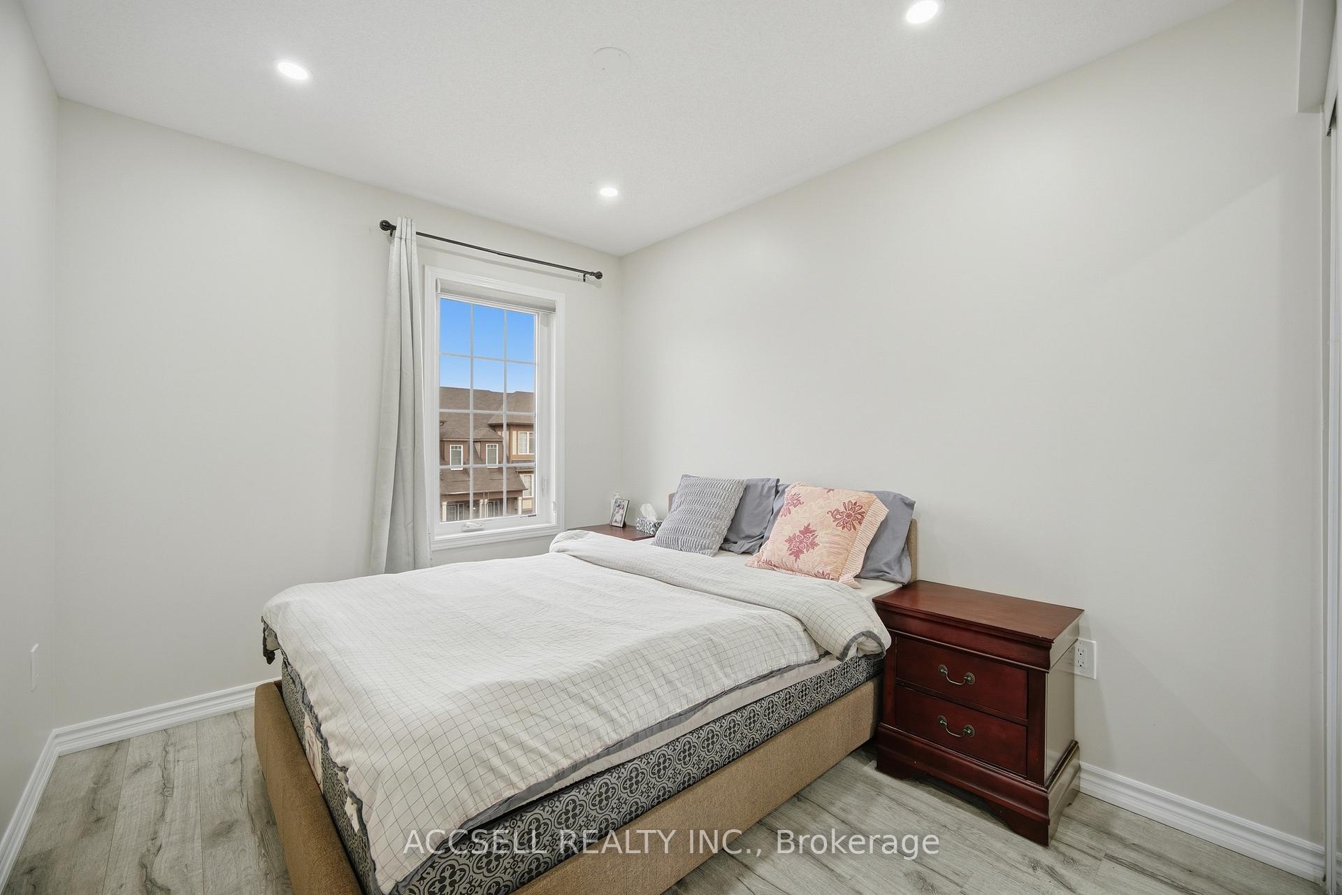 Photo 33 of 80 Bannister Crescent, Brampton, Northwest Brampton — HOMEH