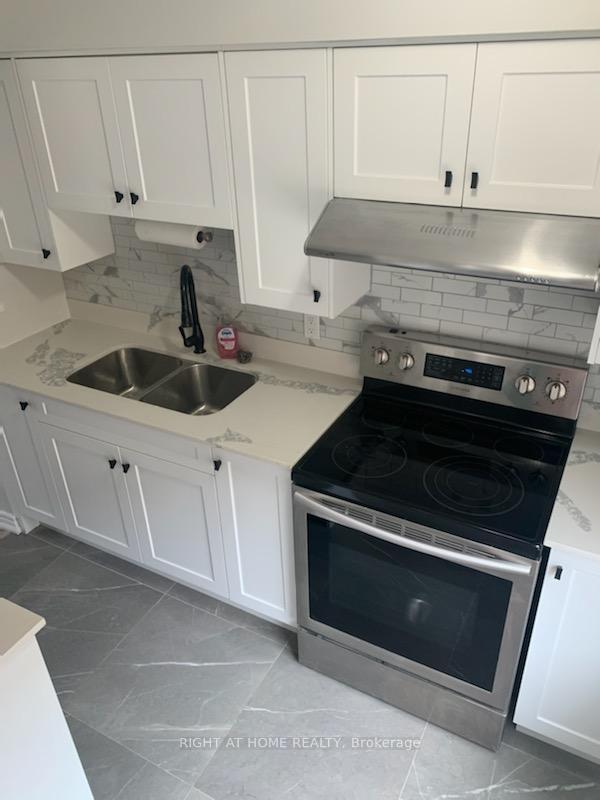Photo 2 of Unit 30, 16 Rexdale Boulevard, Etobicoke, Rexdale-Kipling — HOMEH