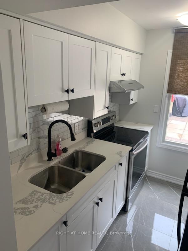 Photo 3 of Unit 30, 16 Rexdale Boulevard, Etobicoke, Rexdale-Kipling — HOMEH