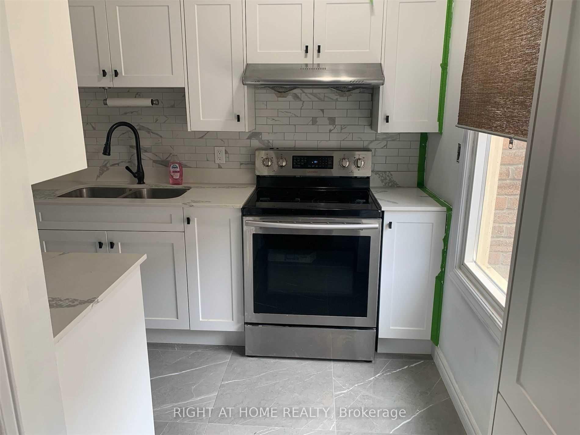 Photo 4 of Unit 30, 16 Rexdale Boulevard, Etobicoke, Rexdale-Kipling — HOMEH