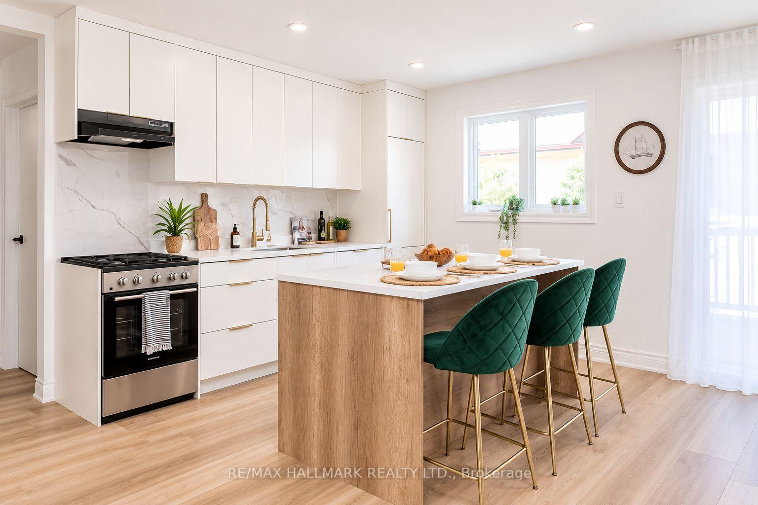 Photo 3 of 38 Cavotti Crescent, North York, Bathurst Manor — HOMEH