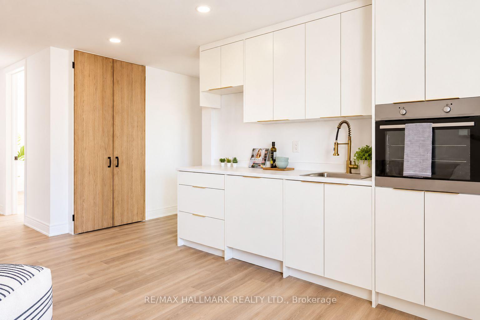 Photo 5 of 38 Cavotti Crescent, North York, Bathurst Manor — HOMEH