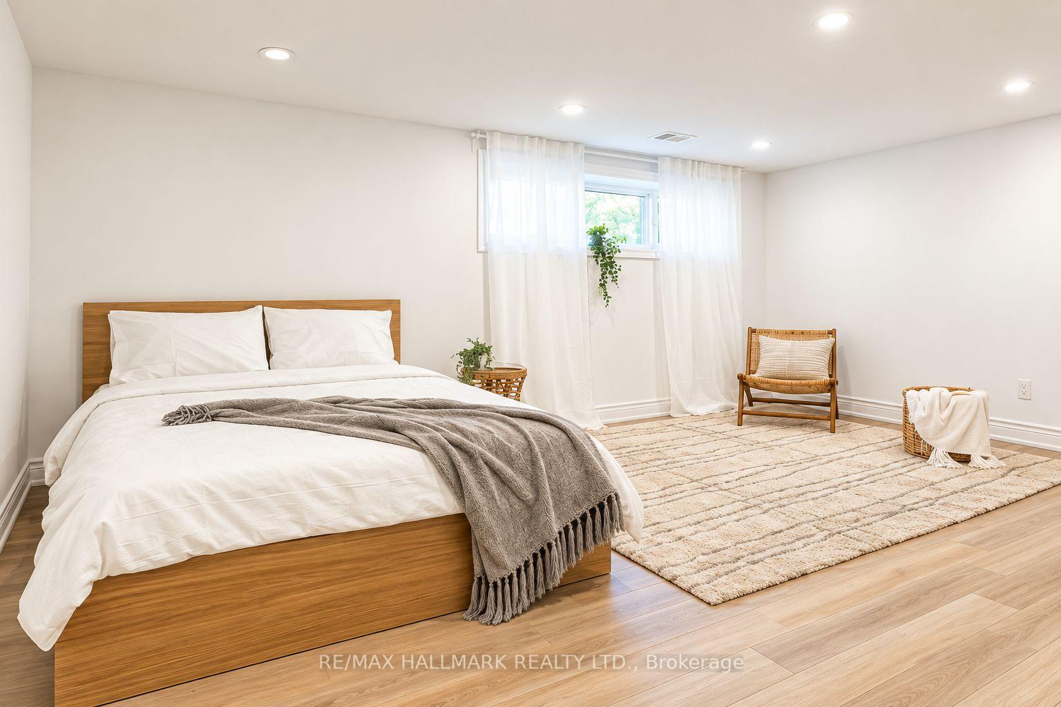 Photo 10 of 38 Cavotti Crescent, North York, Bathurst Manor — HOMEH