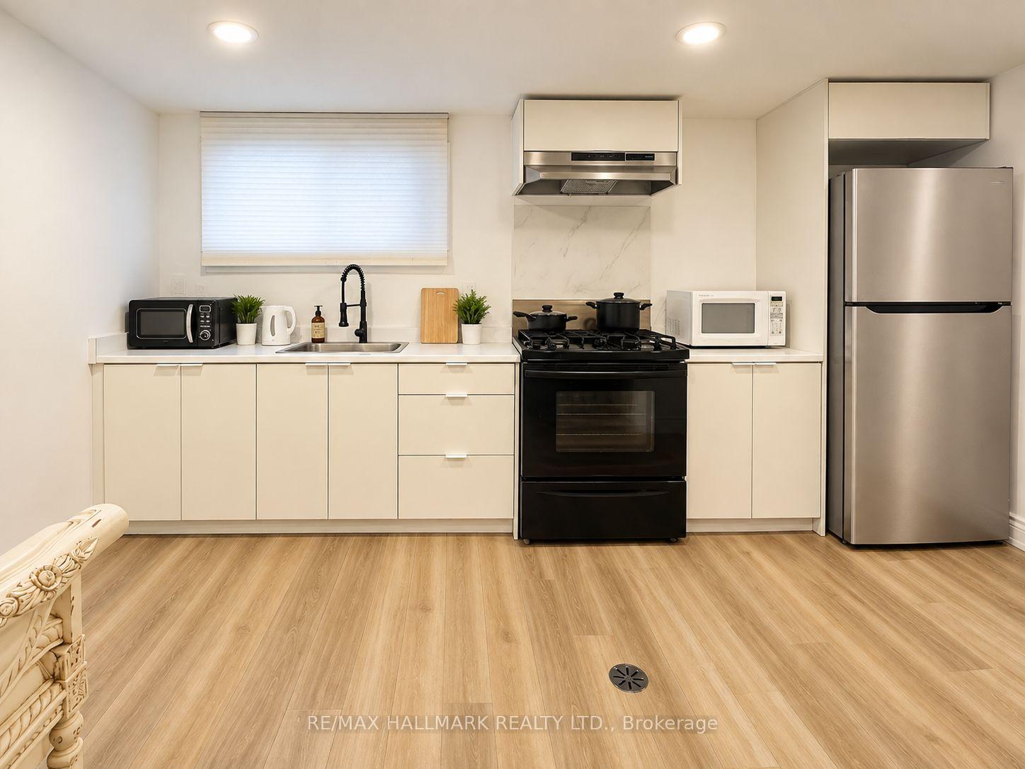 Photo 14 of 38 Cavotti Crescent, North York, Bathurst Manor — HOMEH