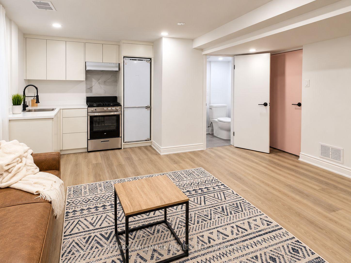 Photo 17 of 38 Cavotti Crescent, North York, Bathurst Manor — HOMEH
