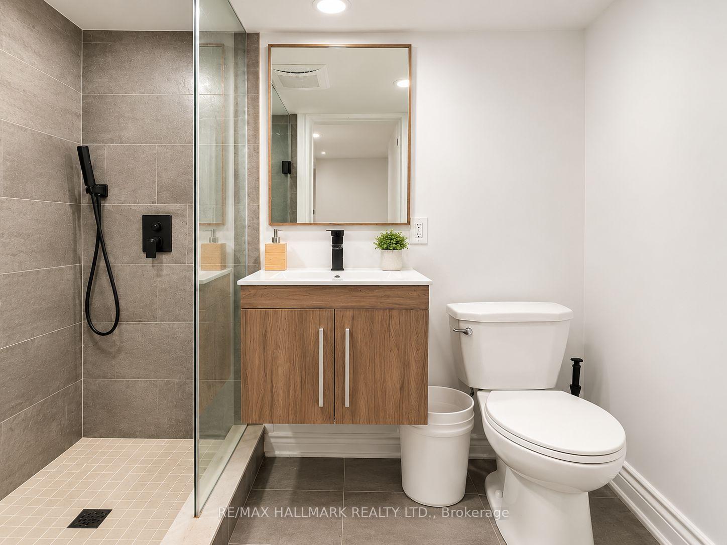 Photo 18 of 38 Cavotti Crescent, North York, Bathurst Manor — HOMEH