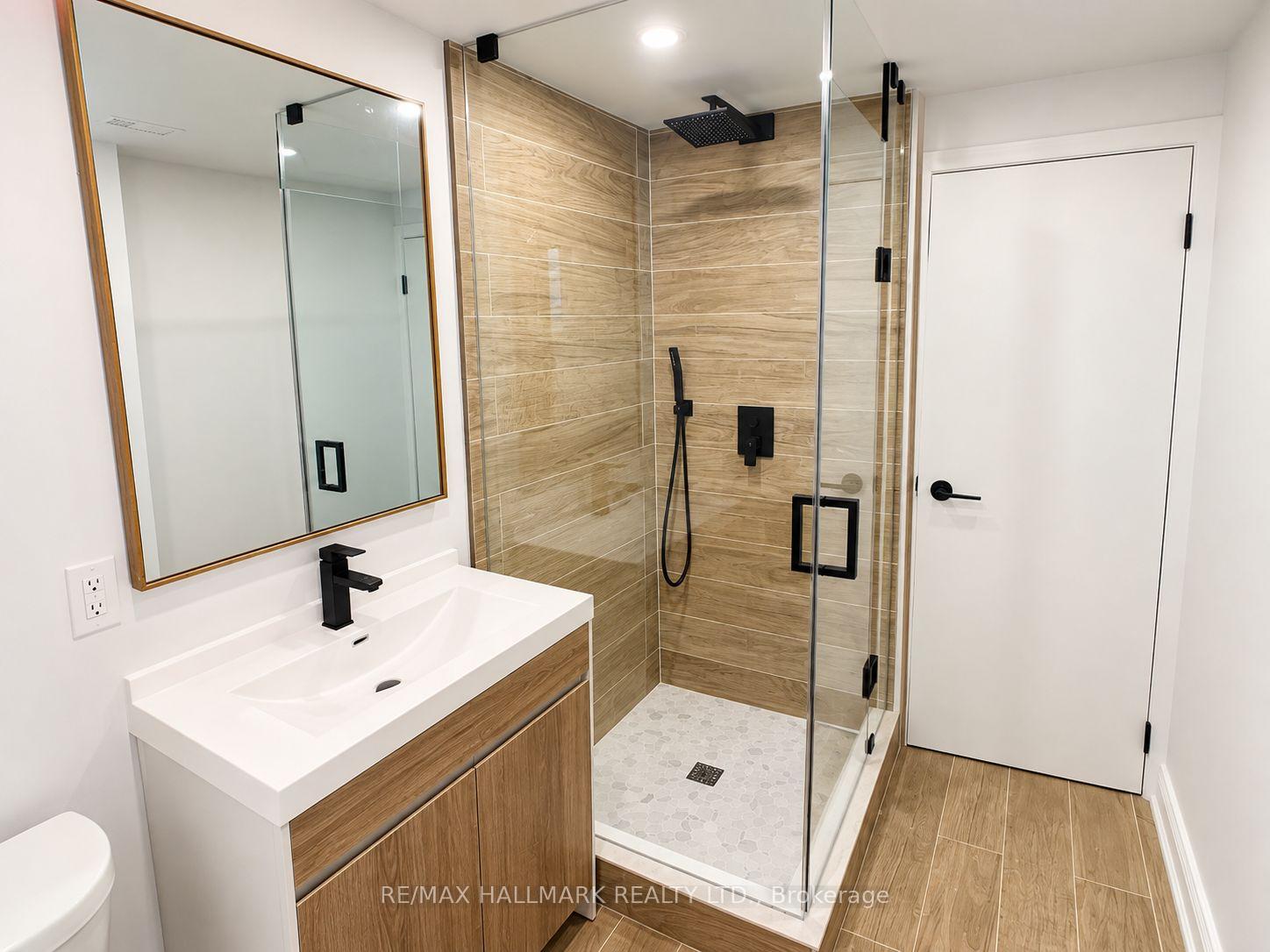 Photo 21 of 38 Cavotti Crescent, North York, Bathurst Manor — HOMEH