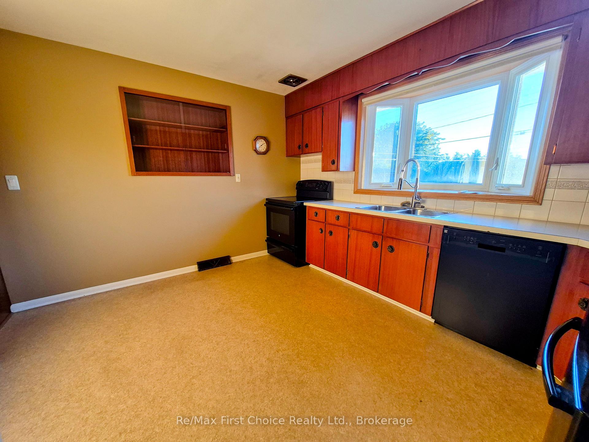 Photo 13 of 418 Westview Place, Thunder Bay, Northwood Park — HOMEH