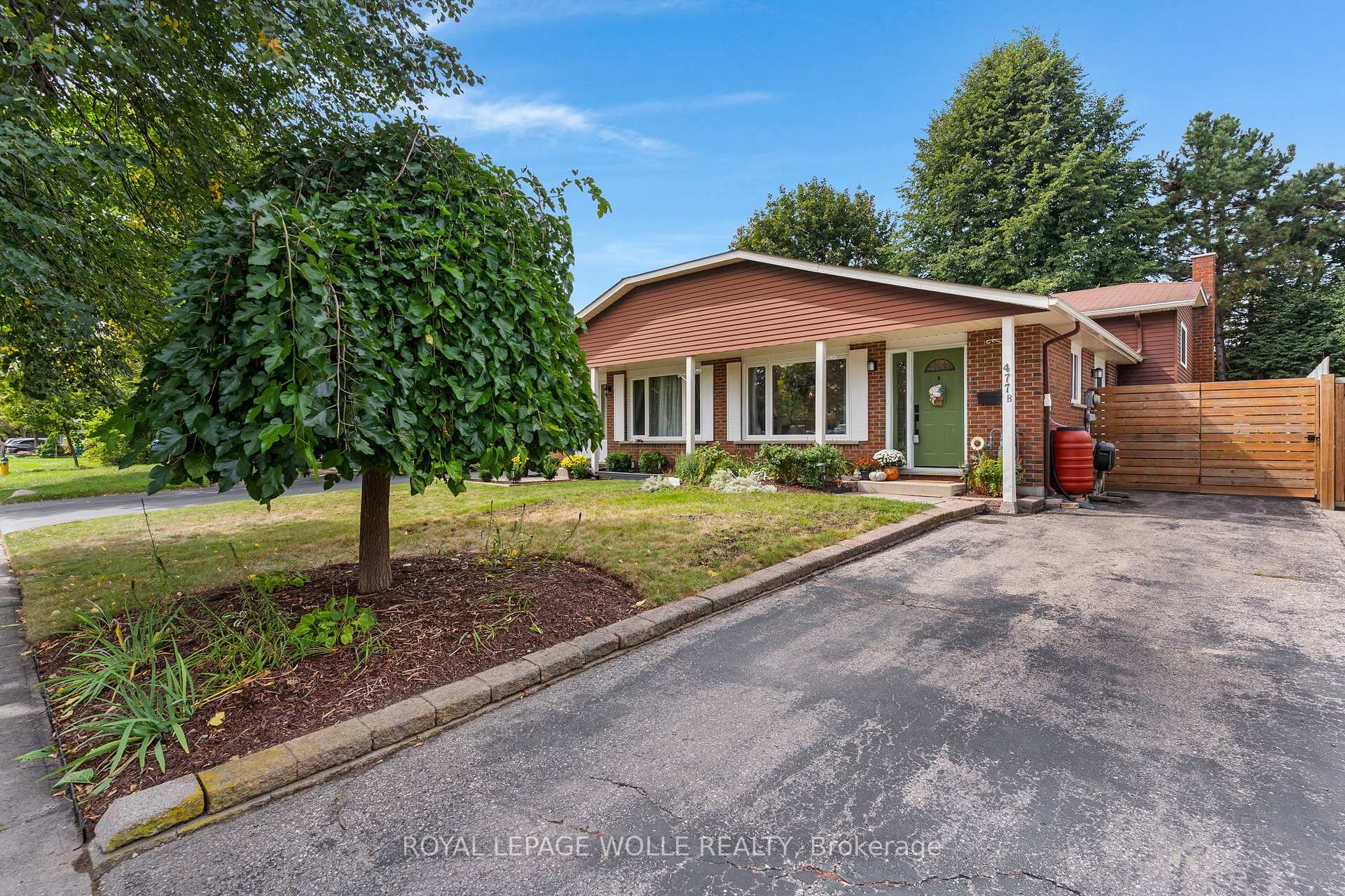 Photo 1 of Unit B, 477 Kingscourt Drive, Waterloo, Colonial Acres — HOMEH