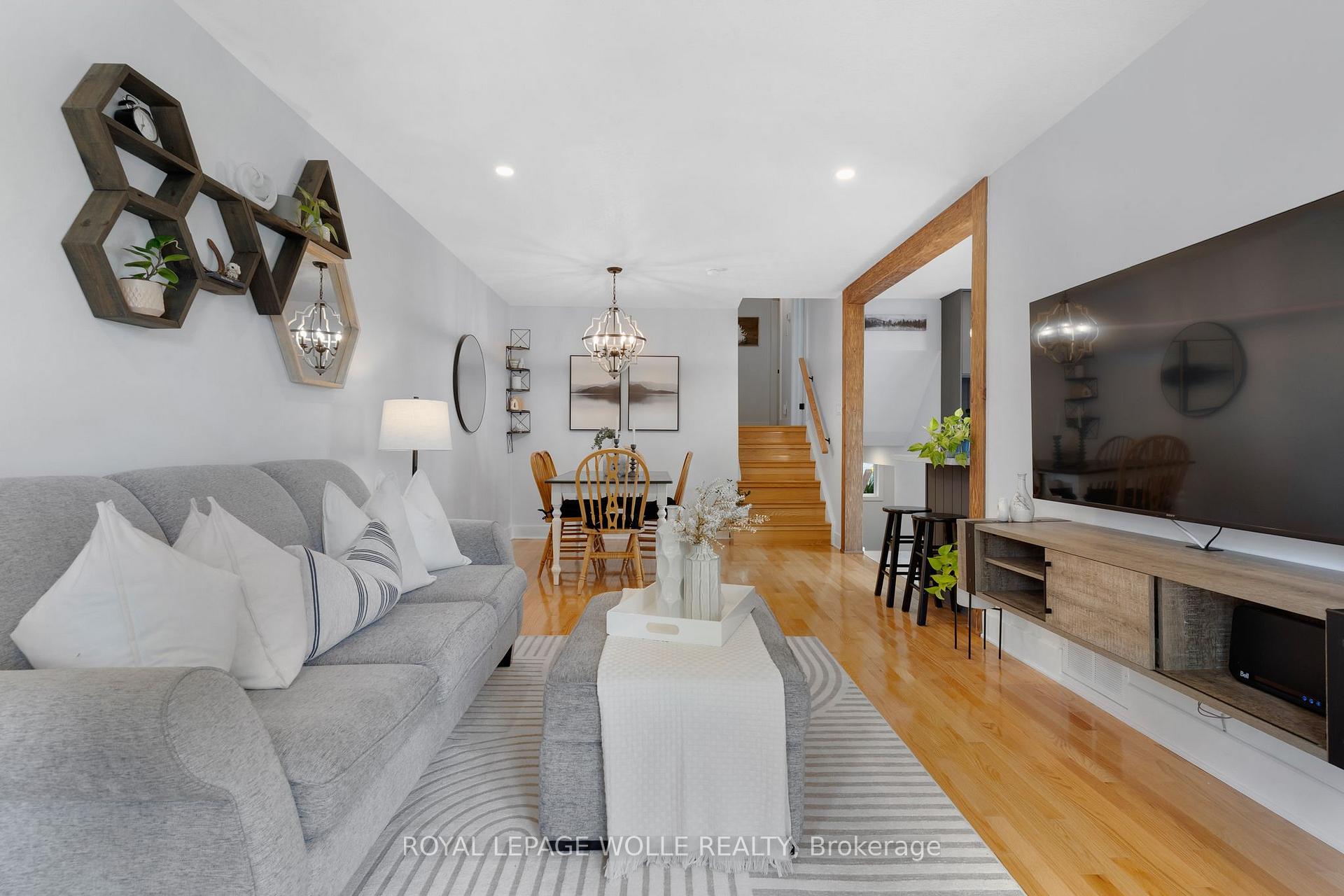 Photo 6 of Unit B, 477 Kingscourt Drive, Waterloo, Colonial Acres — HOMEH