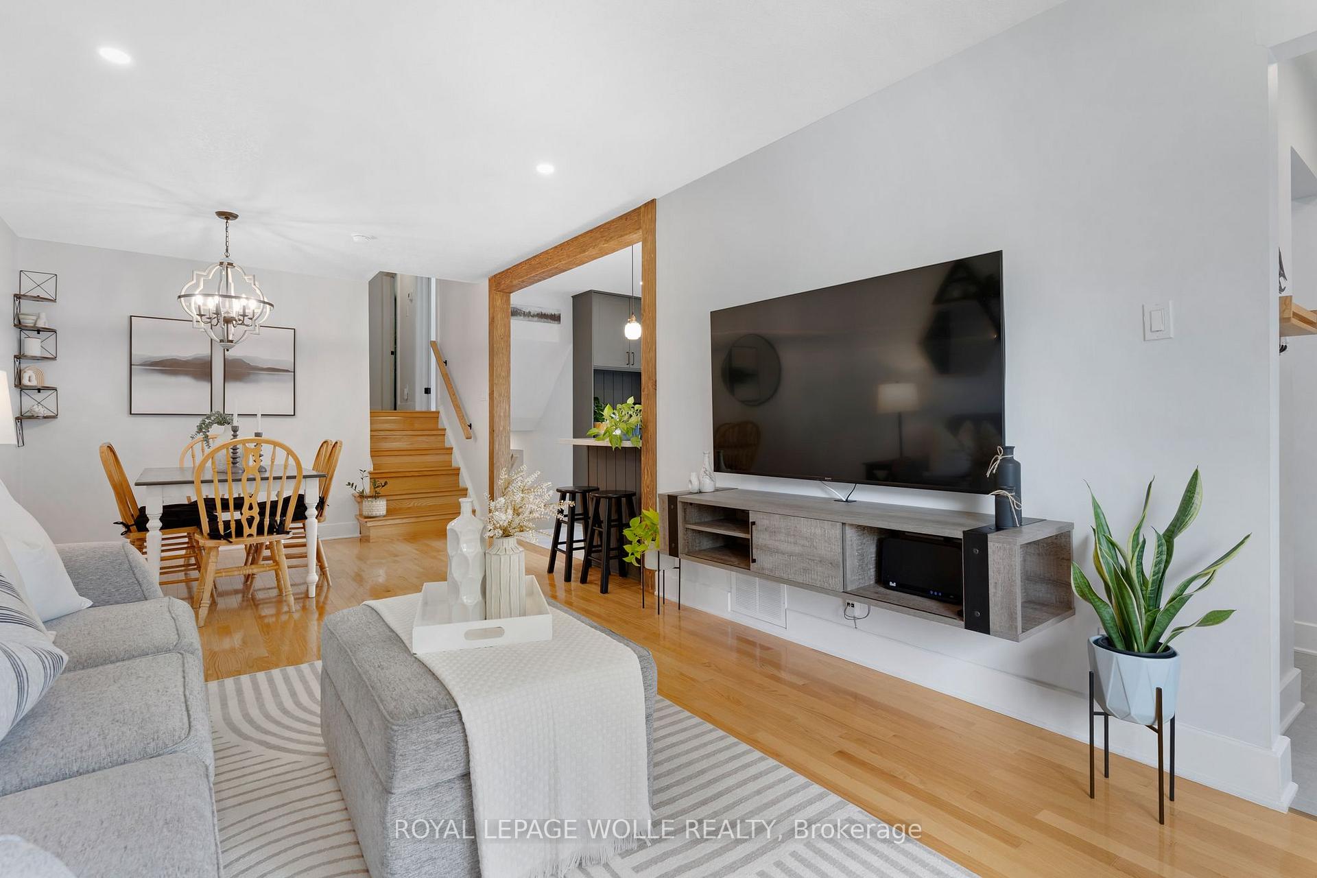 Photo 7 of Unit B, 477 Kingscourt Drive, Waterloo, Colonial Acres — HOMEH