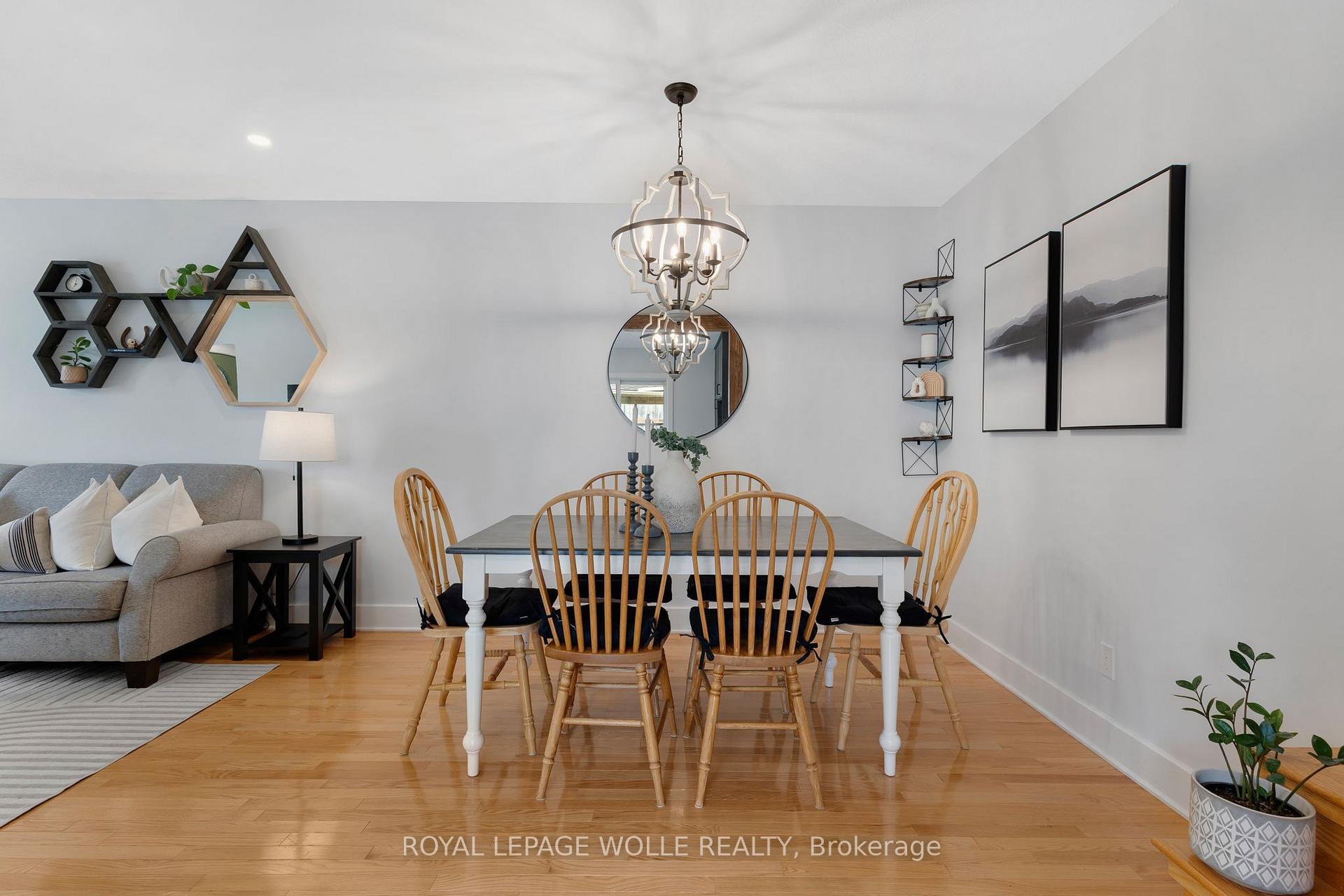 Photo 10 of Unit B, 477 Kingscourt Drive, Waterloo, Colonial Acres — HOMEH