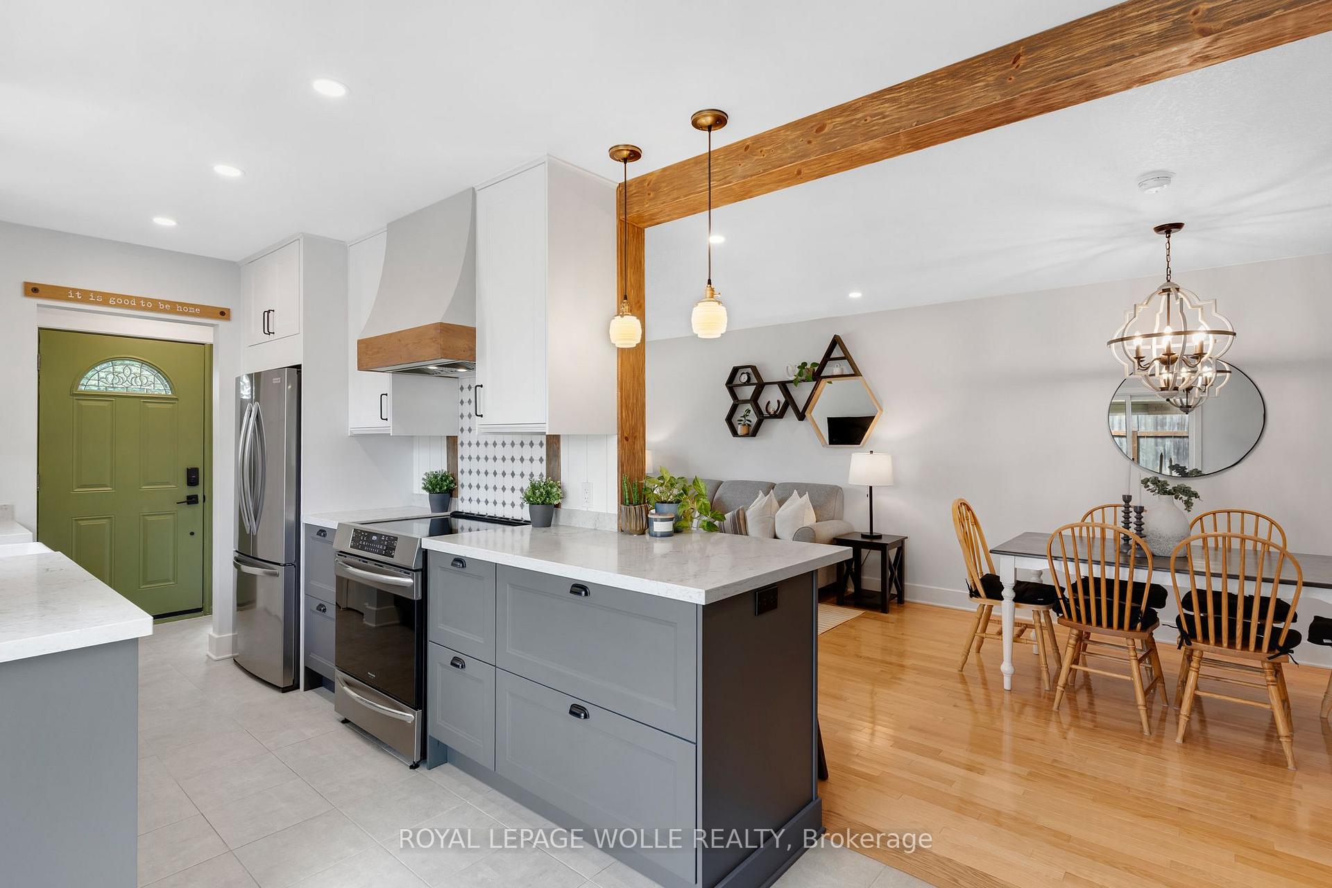 Photo 13 of Unit B, 477 Kingscourt Drive, Waterloo, Colonial Acres — HOMEH